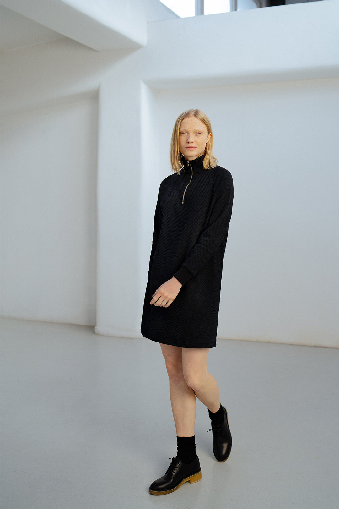 Schwarzes, Sweatshirt-Kleid aus 100% Bio-Baumwolle von Rotholz