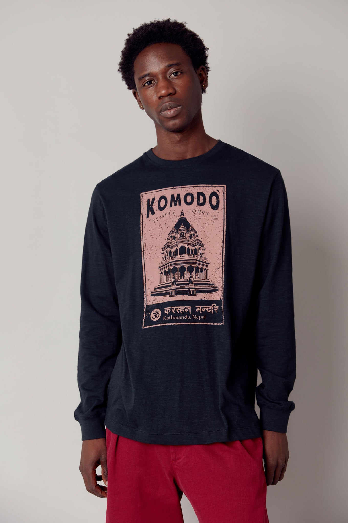 Black sweater DUNBAR TEMPLE made from 100% organic cotton by Komodo-
