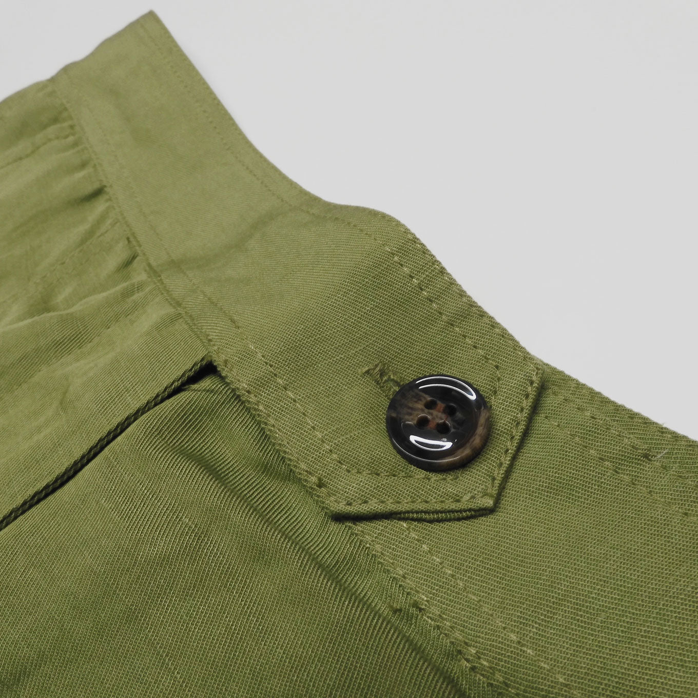 Khaki green shorts EMMIE by Komodo
