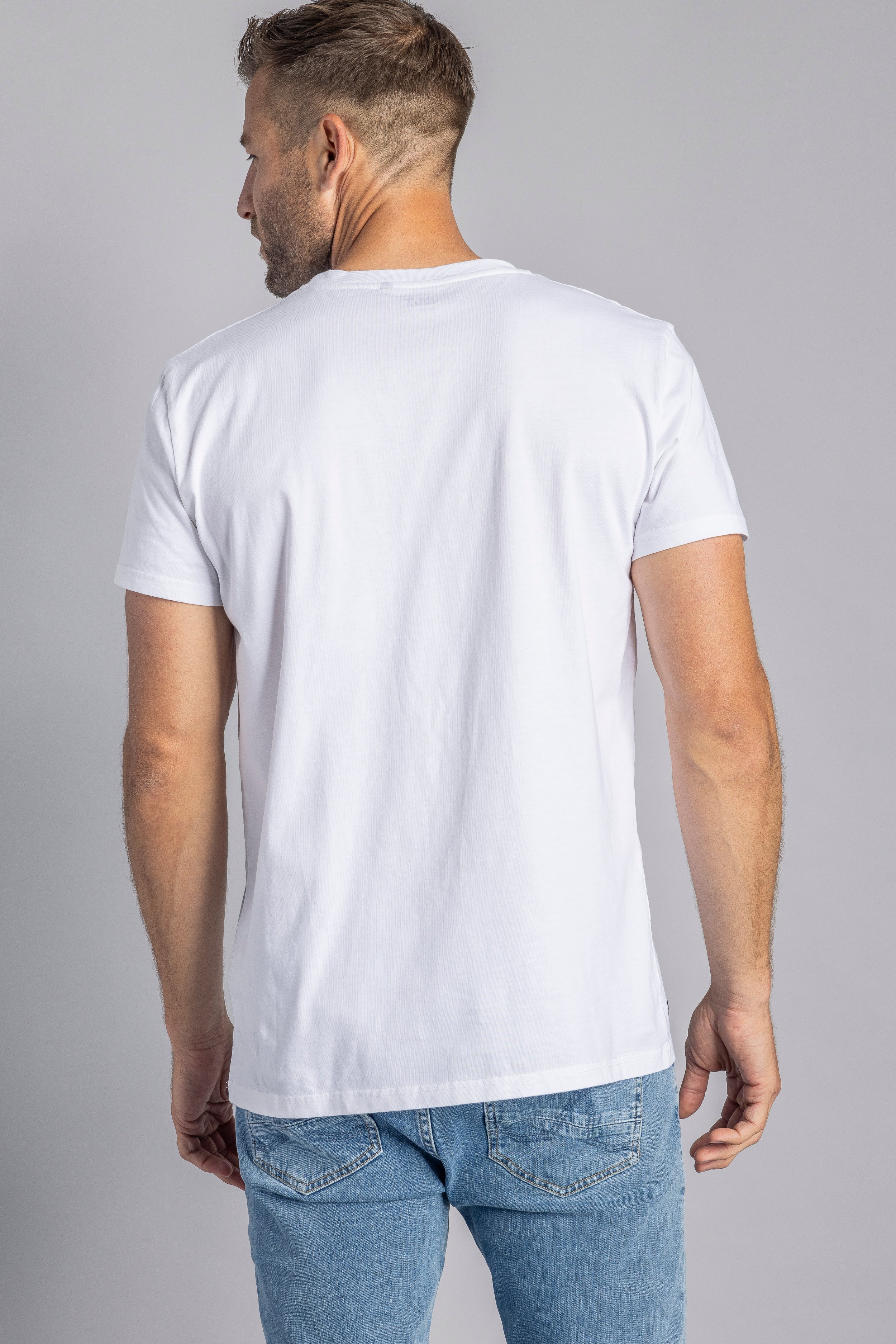 Weisses T-Shirt Premium Blank Slim aus 100% Bio-Baumwolle von DIRTS