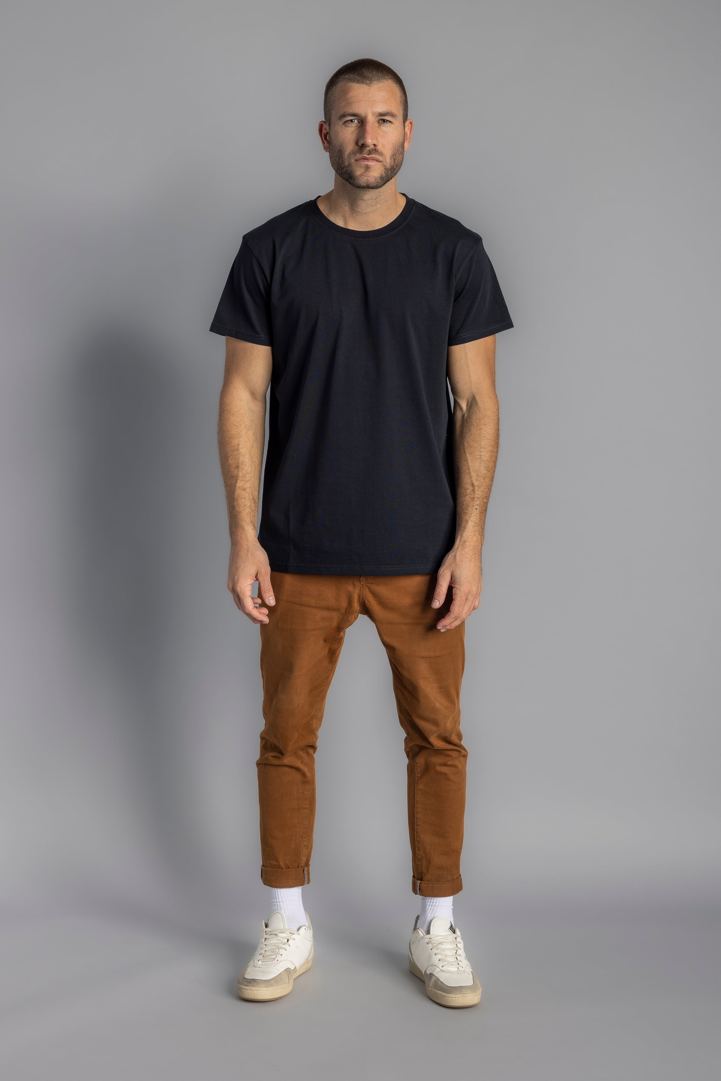 Schwarzes T-Shirt Premium Blank Standard aus 100% Bio-Baumwolle von DIRTS