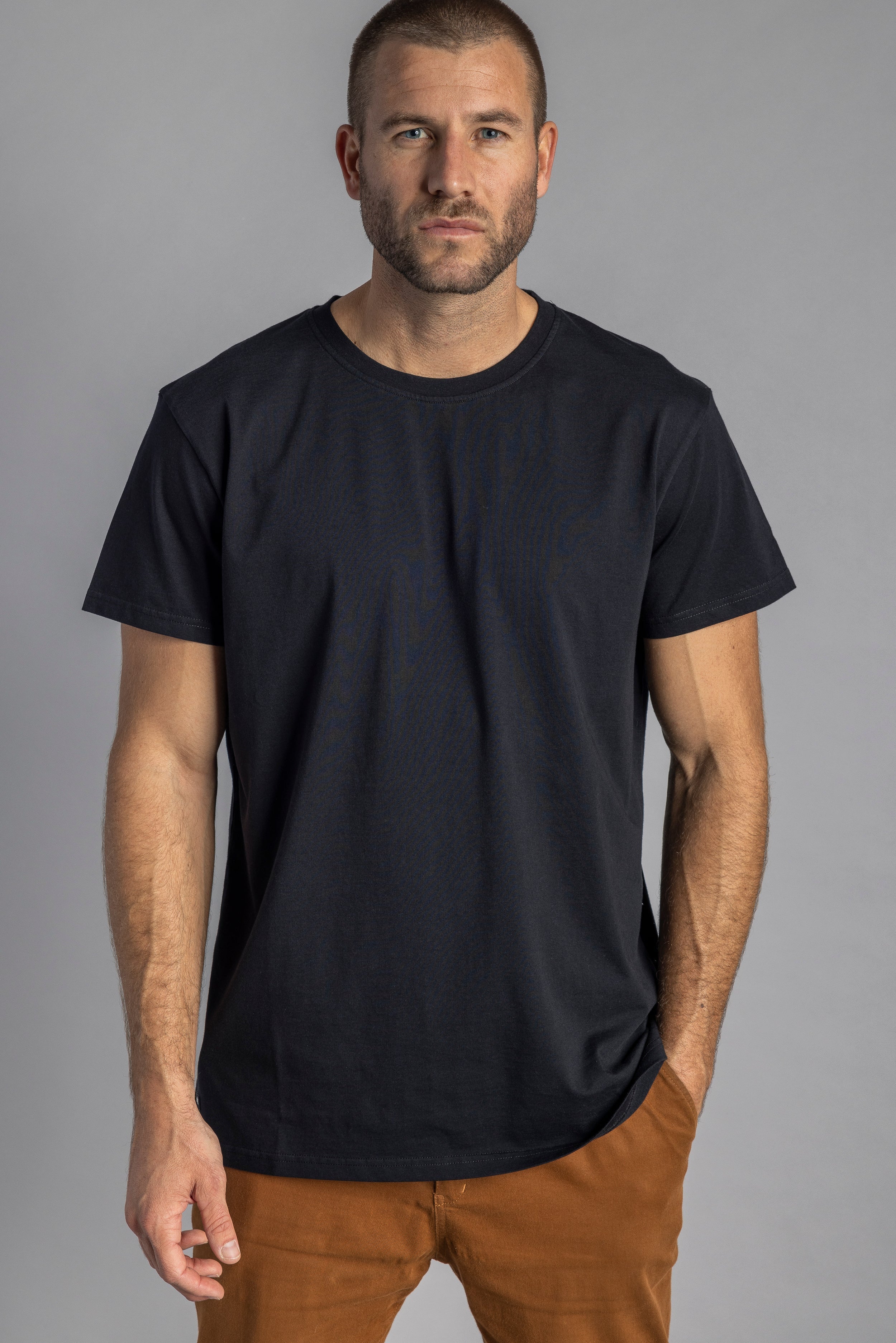 T-shirt noir Premium Blank Standard en coton 100% biologique de DIRTS