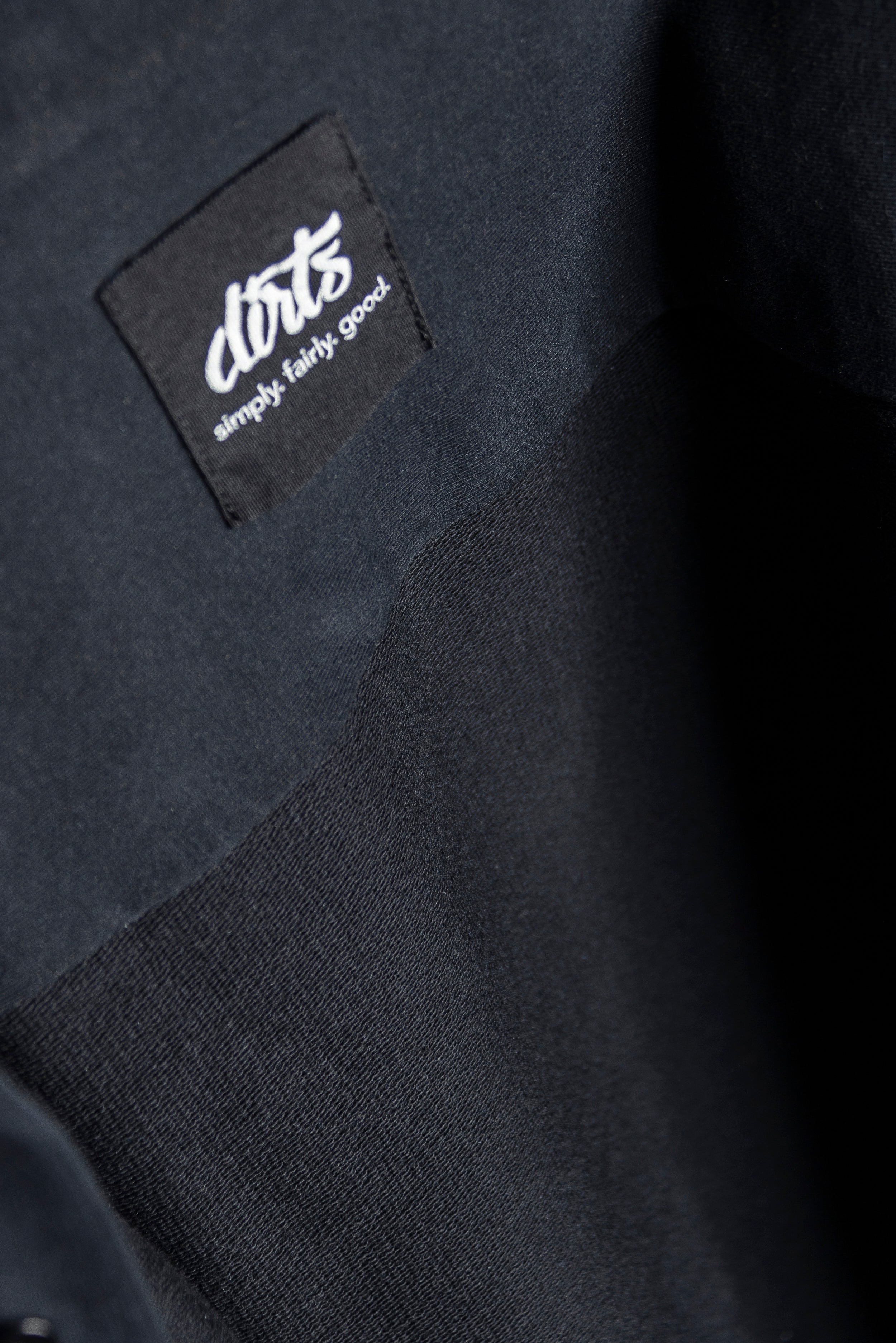 Schwarzes, langärmliges Hemd Organic Jersey aus Bio-Baumwolle von DIRTS