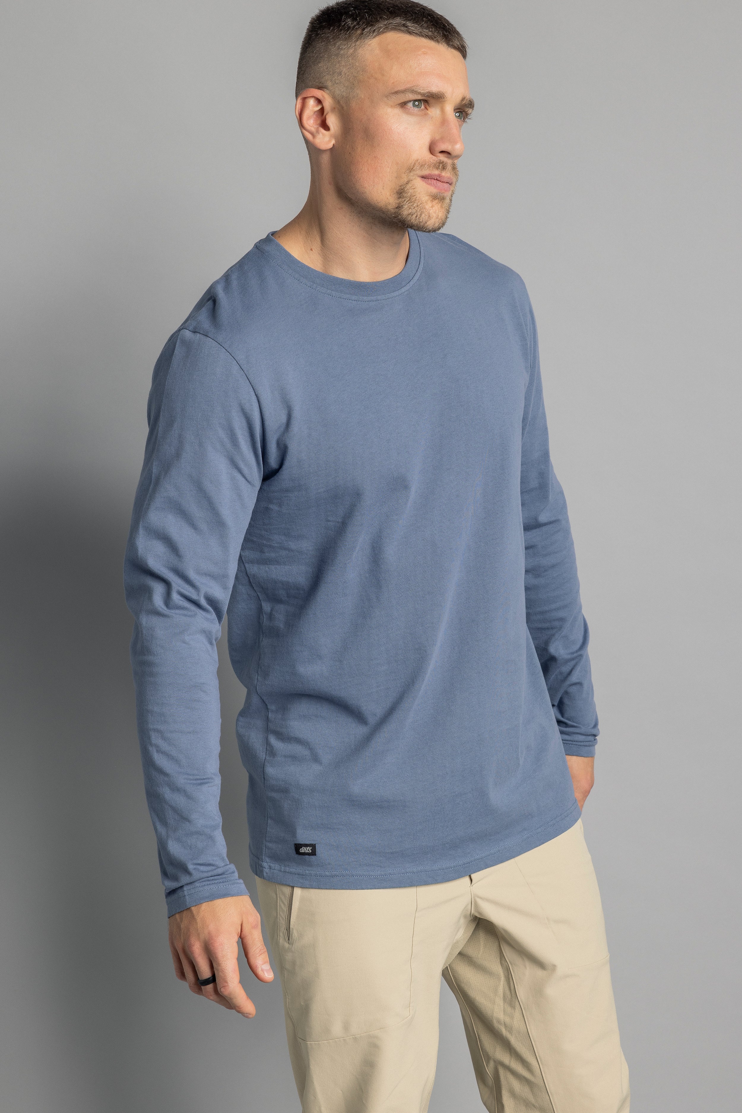 Blaues, langärmliges T-Shirt aus recycelter Baumwolle von DIRTS