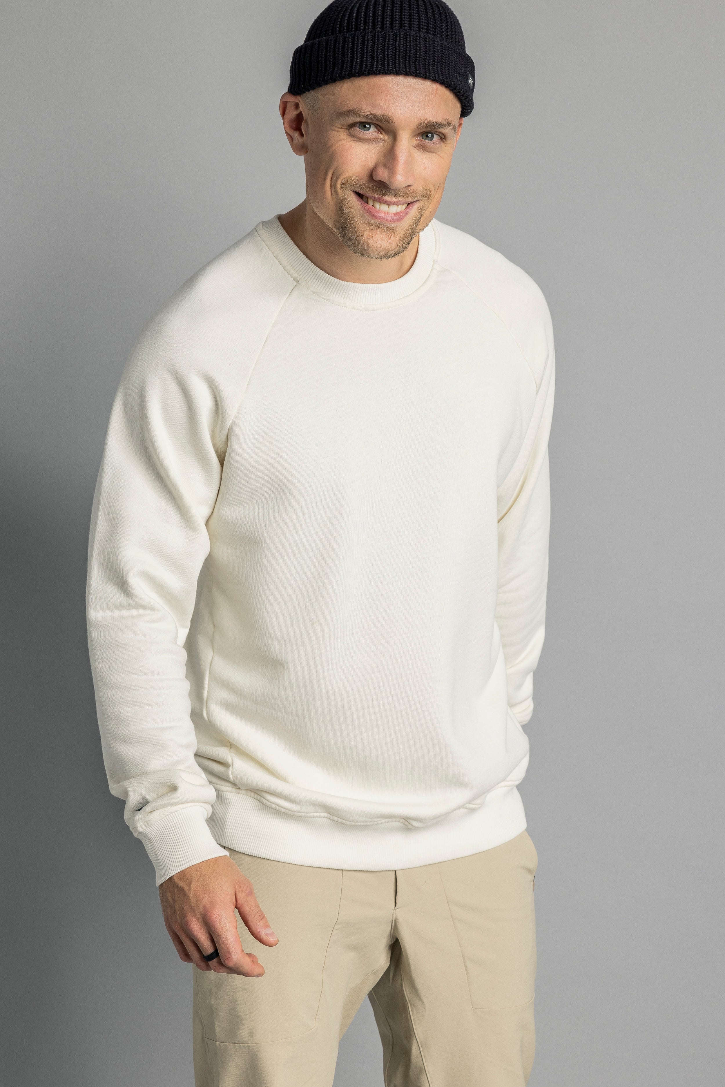 White raglan sweater made from 100% organic cotton from DIRTS