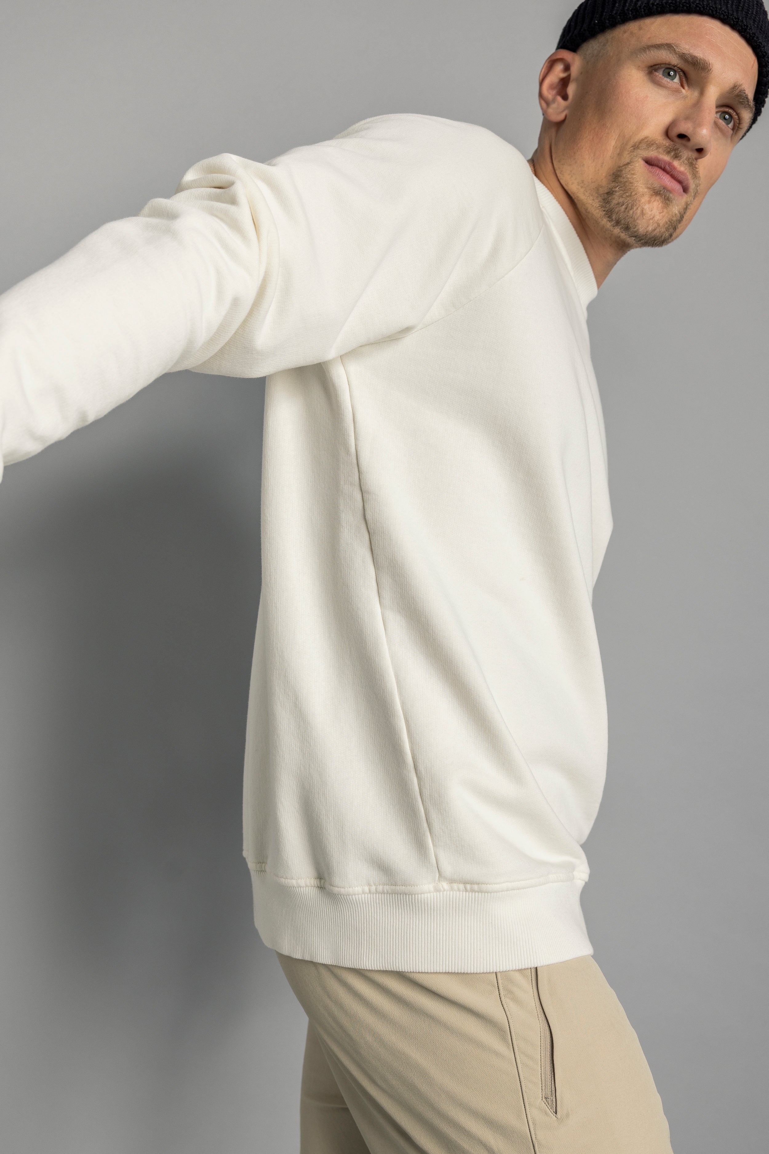 White raglan sweater made from 100% organic cotton from DIRTS