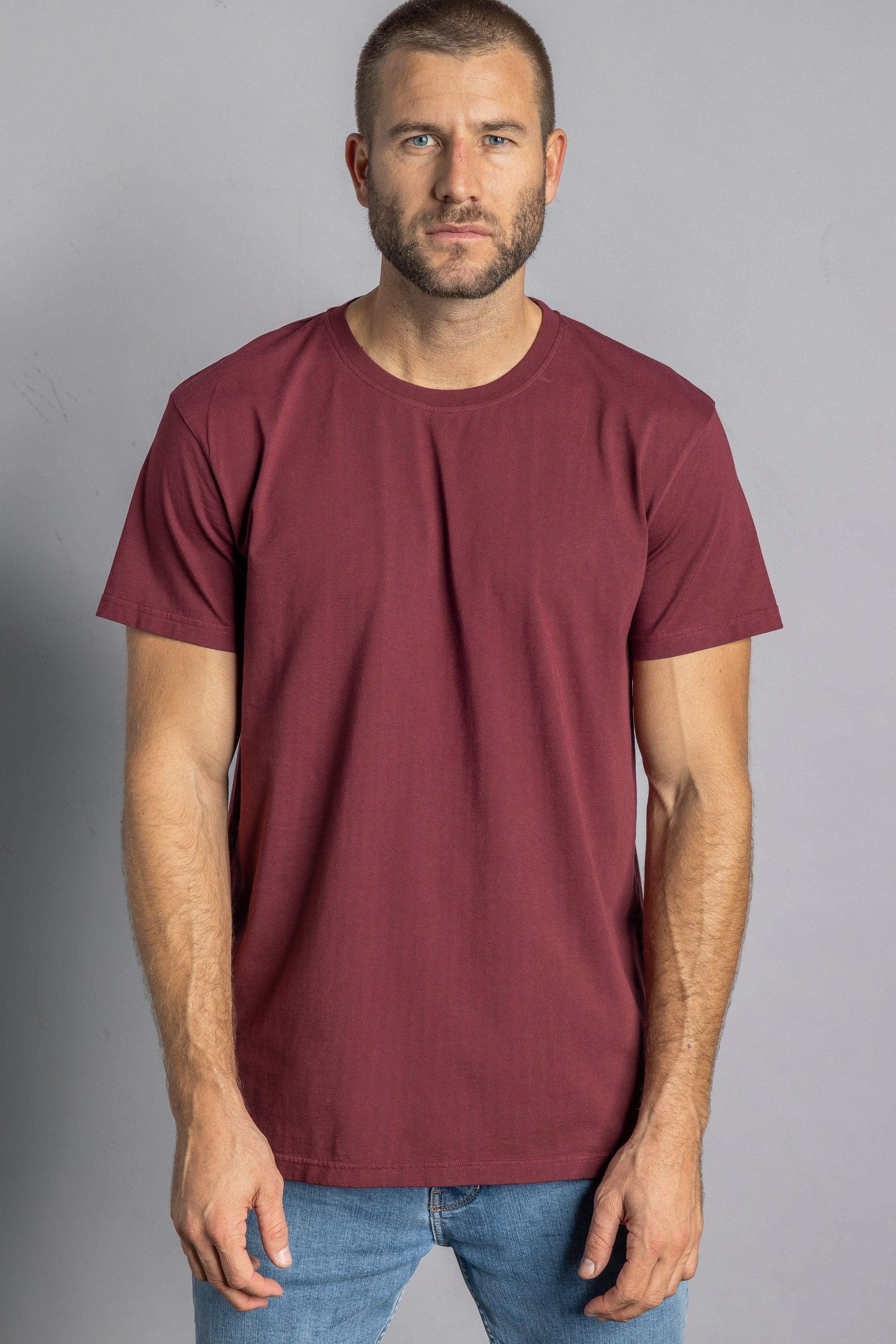 T-shirt rouge foncé Premium Blank Standard en coton 100% biologique de DIRTS