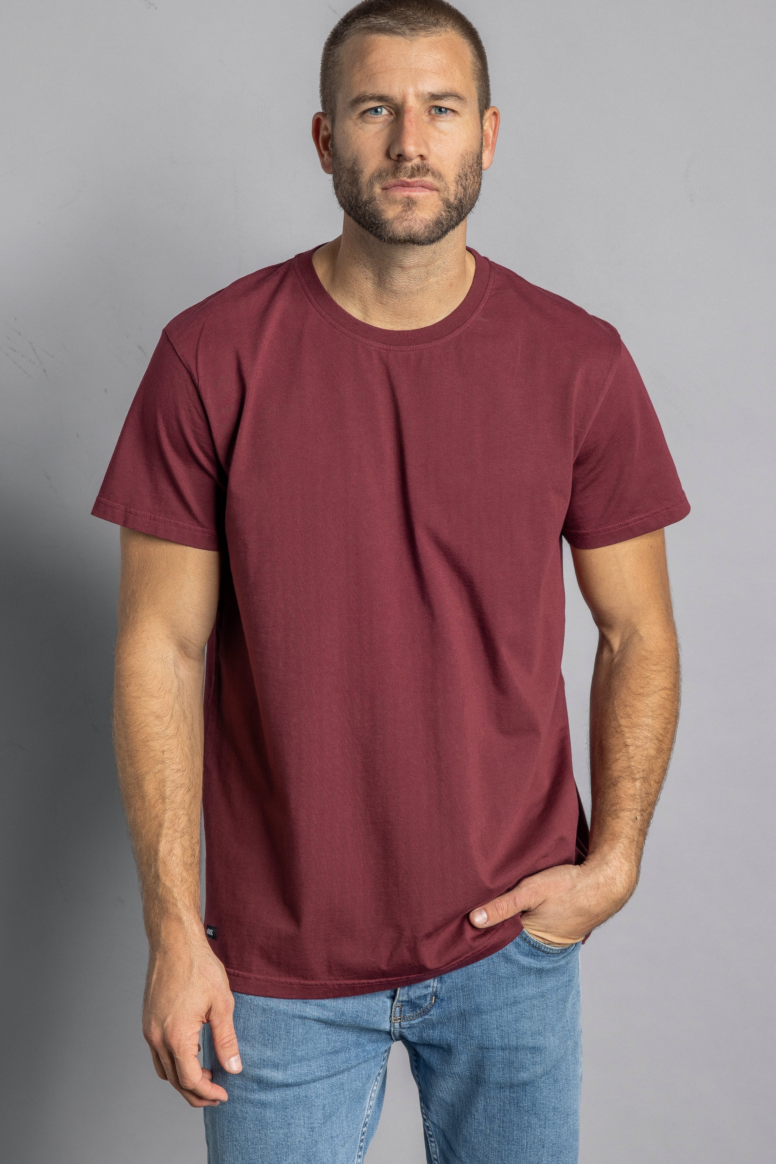 Dark red T-shirt Premium Blank Standard made from 100% organic cotton from DIRTS