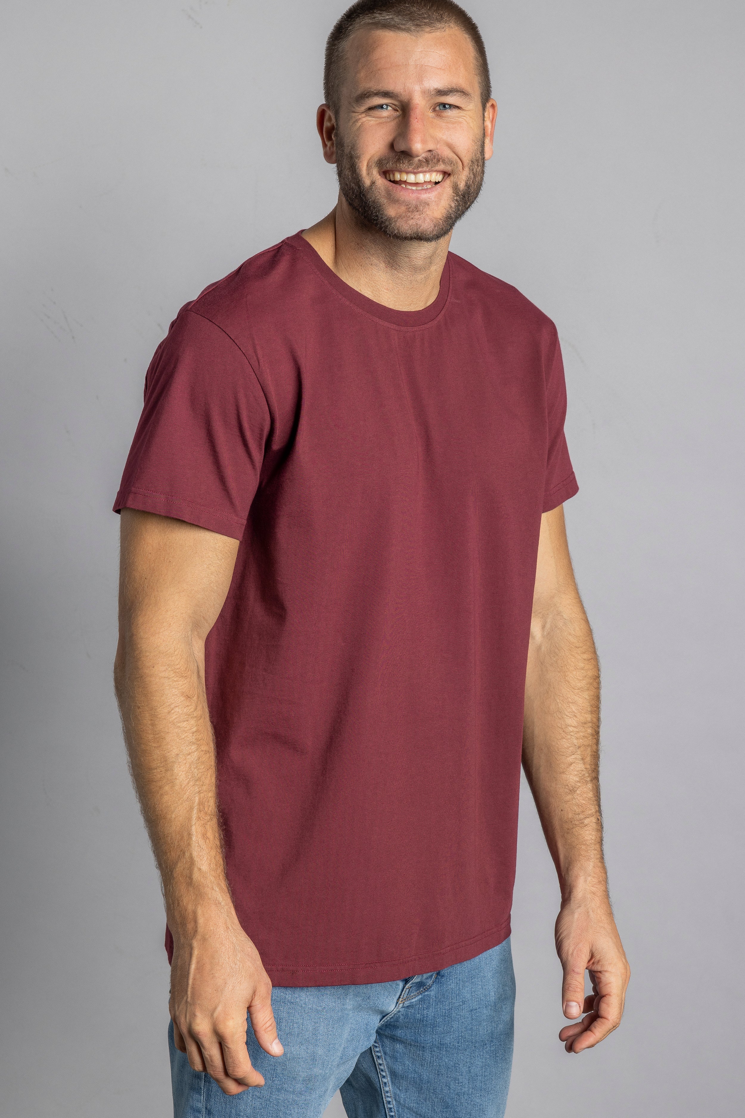 Dunkelrotes T-Shirt Premium Blank Standard aus 100% Bio-Baumwolle von DIRTS