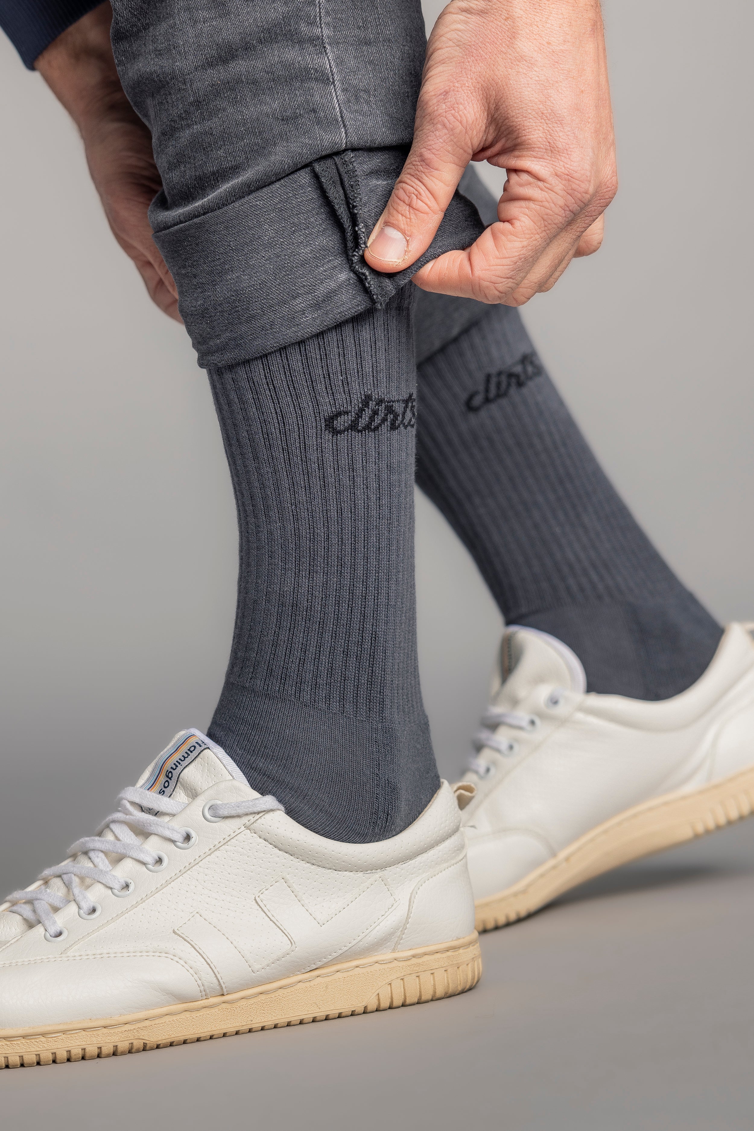 Dark gray Classic Logo socks made of organic cotton from DIRTS