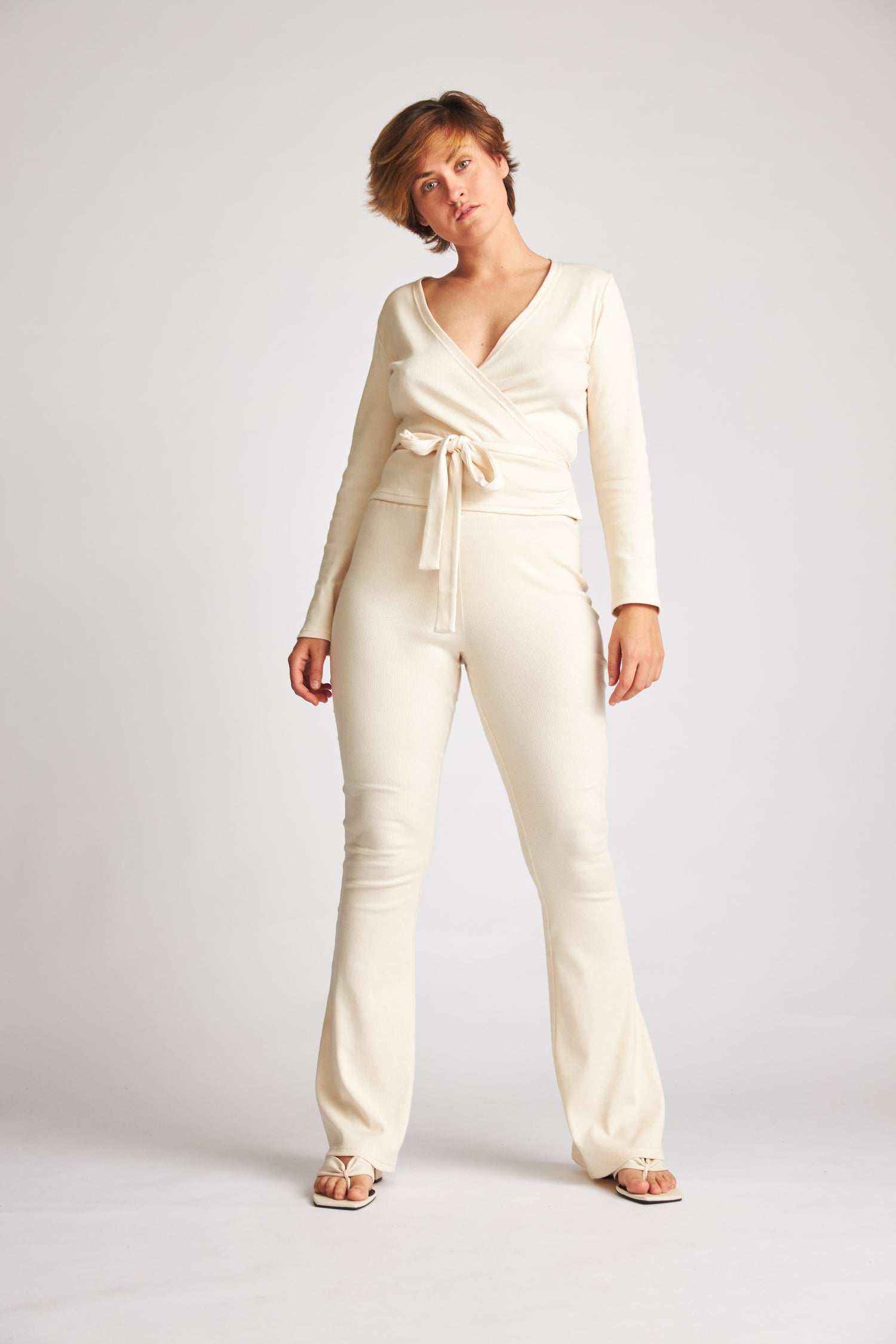 Natural-colored Bailey pants made of organic cotton from Baige the Label