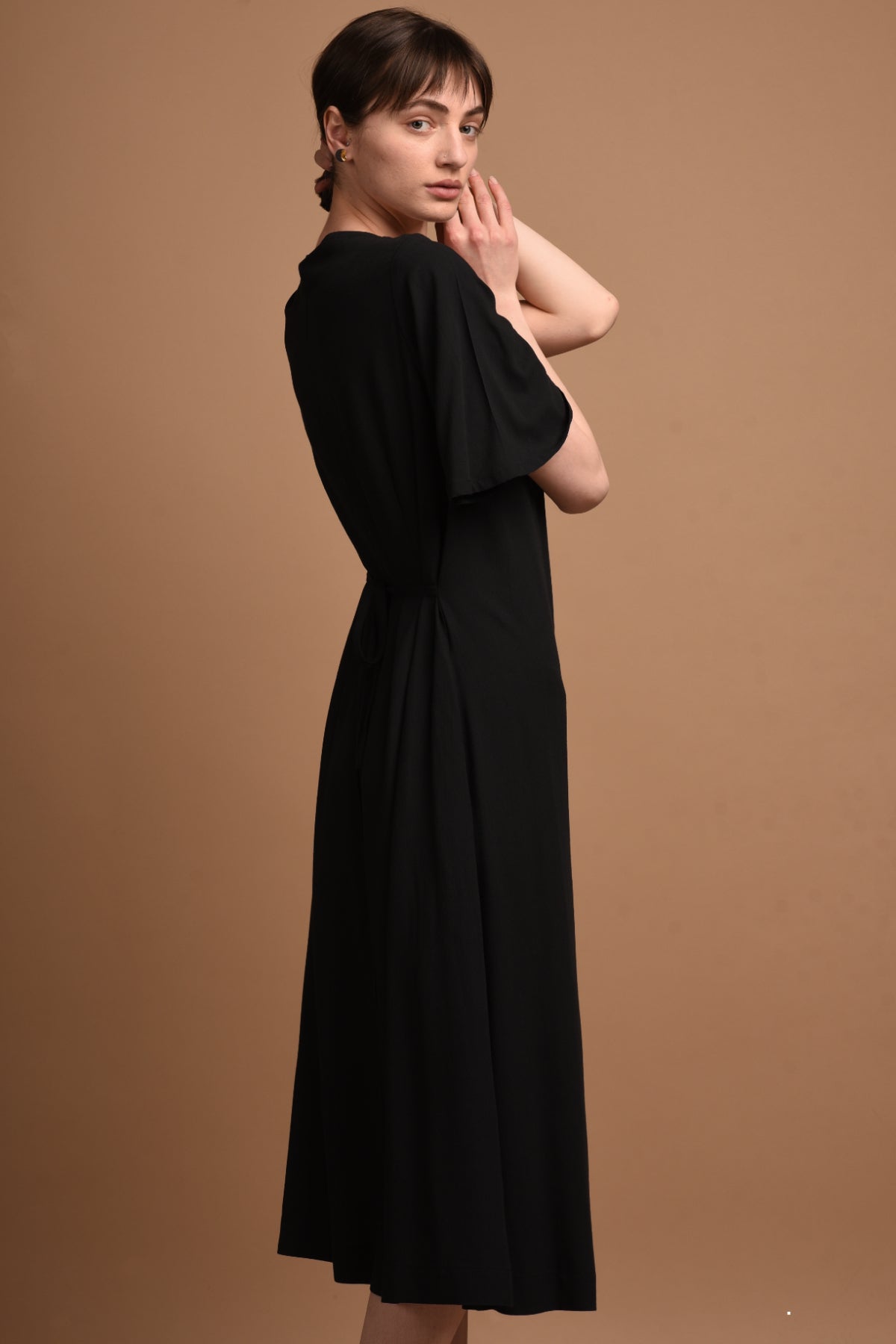 Schwarzes Kleid Nika aus 100% Viskose von Ayani