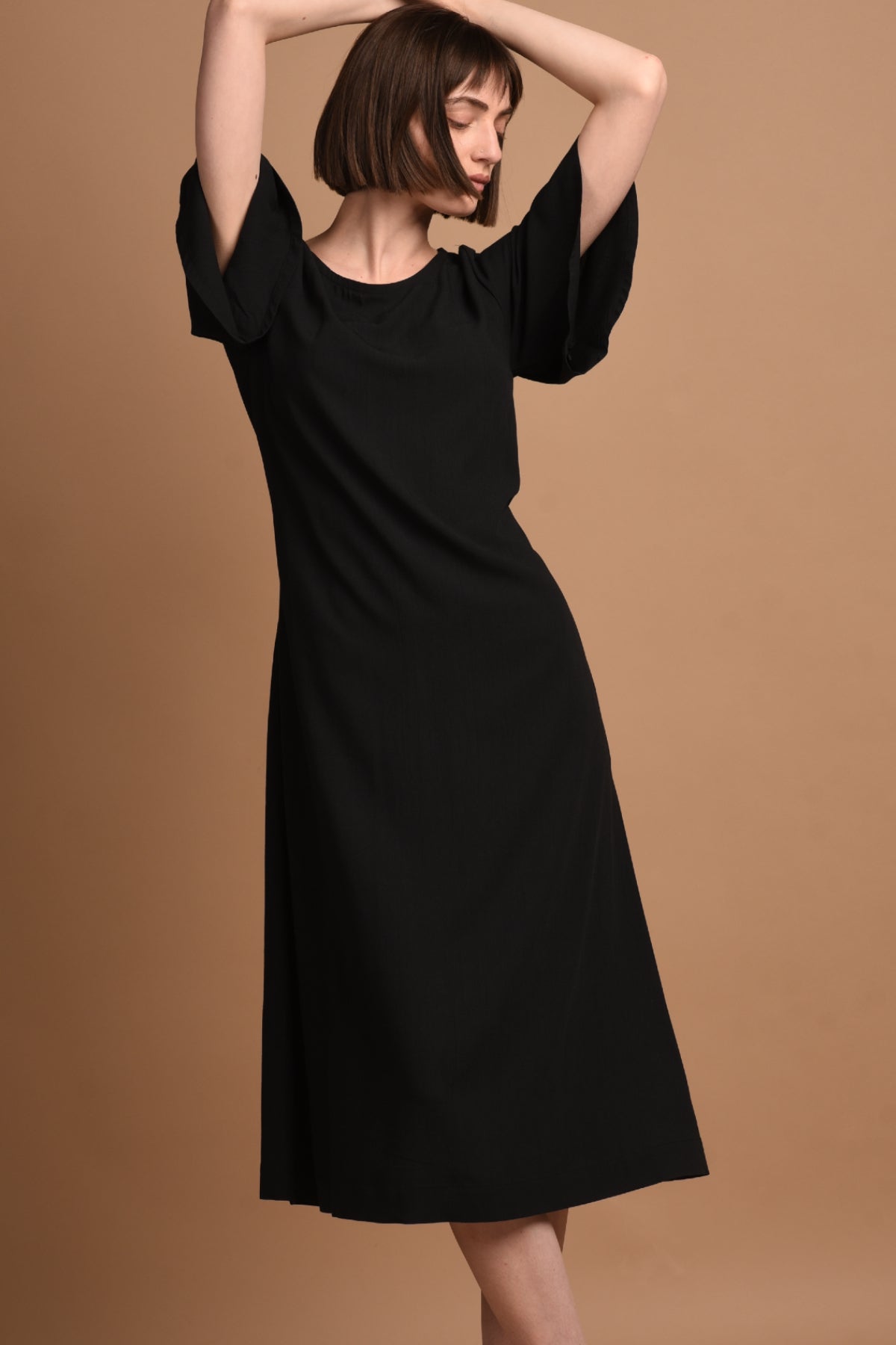 Schwarzes Kleid Nika aus 100% Viskose von Ayani