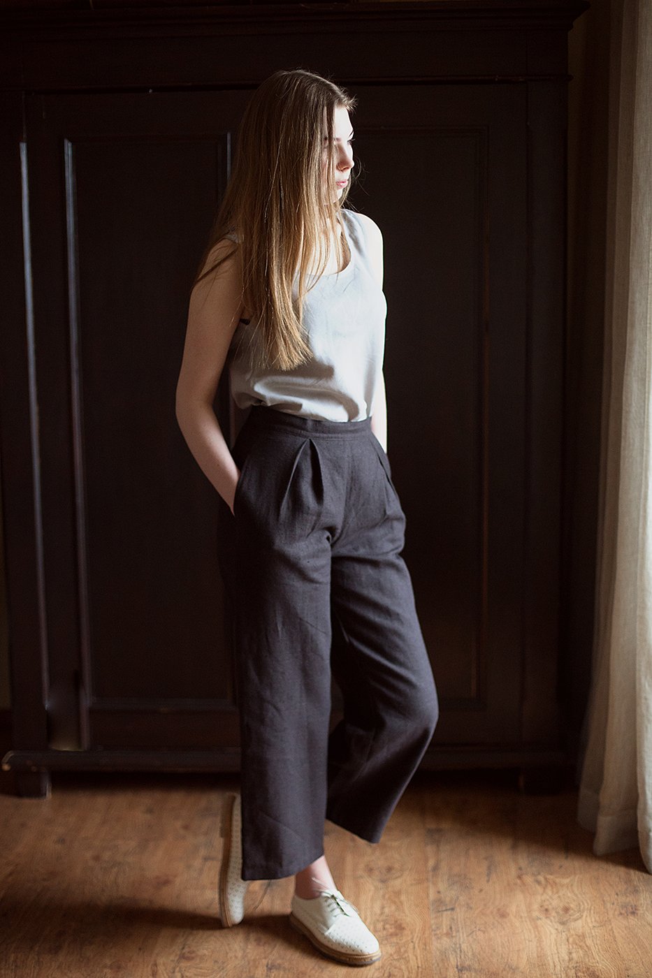 Tailored trousers made from 100% linen