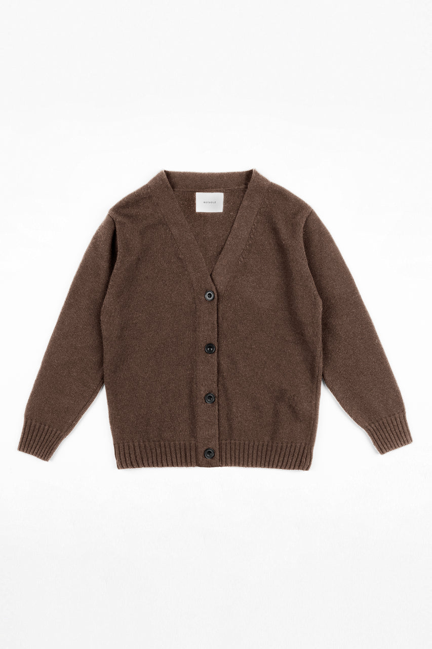 Brown cardigan knit made from recycled wool from Rotholz