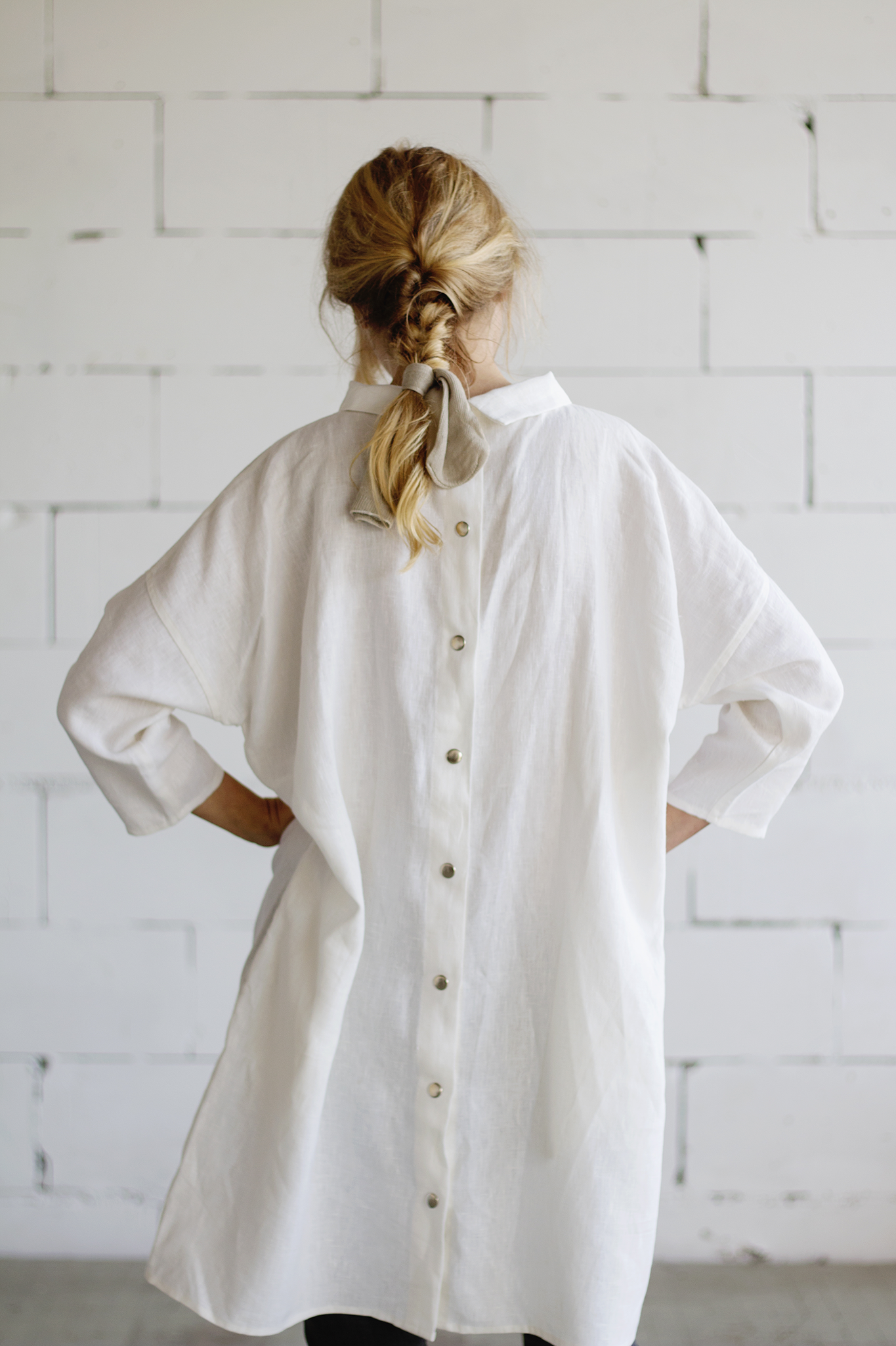 Dress Classic Dress in white with 3/4 arm length made of 100% linen