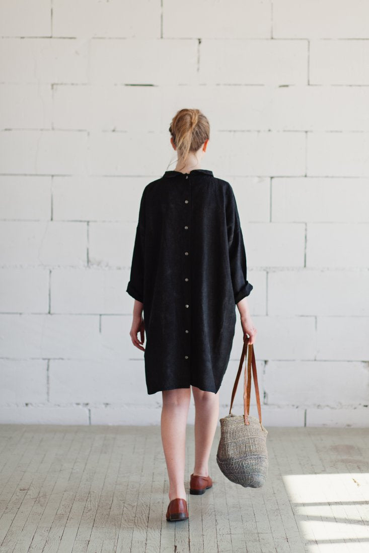 Classic dress in black made from 100% linen
