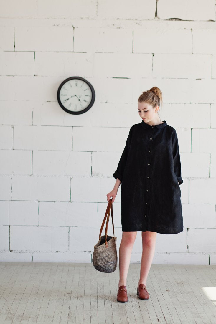 Classic dress in black made from 100% linen