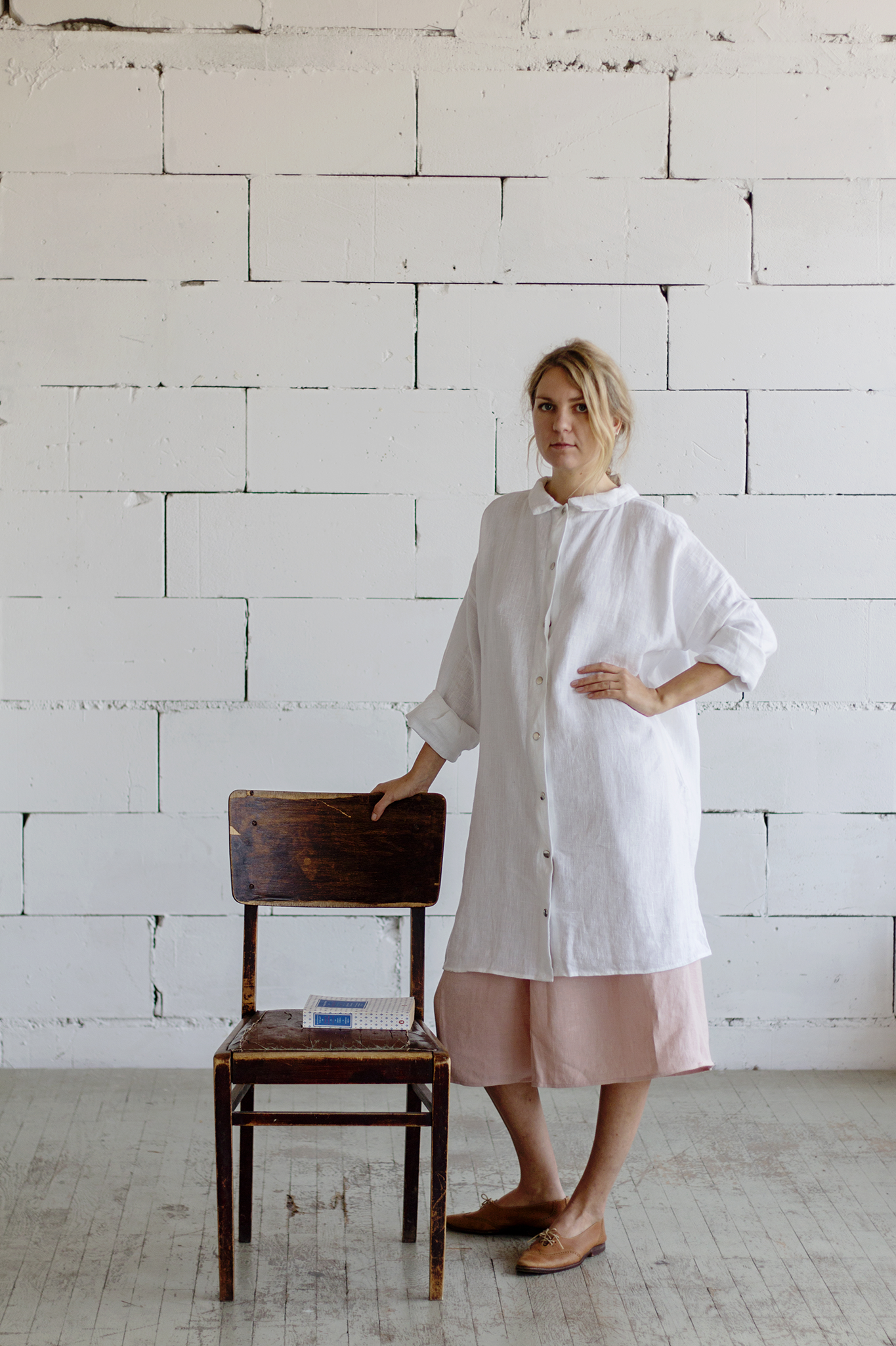 Classic dress in white made from 100% linen