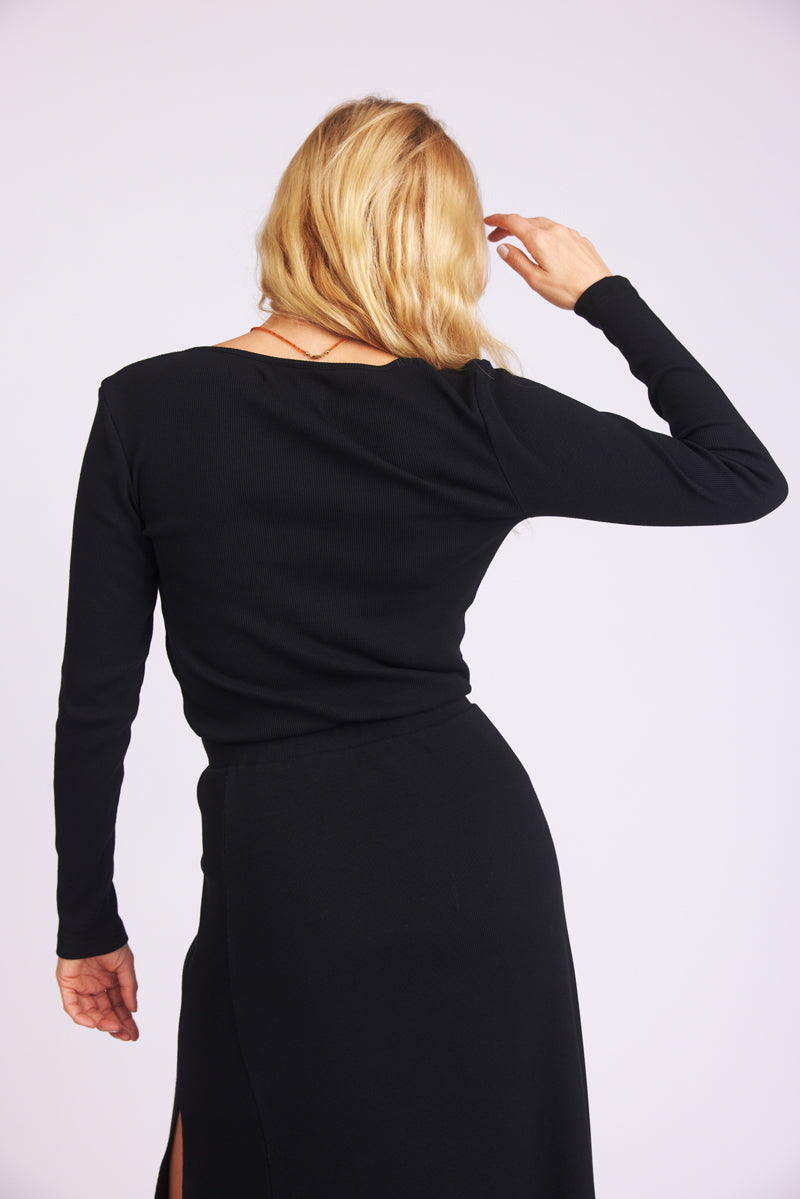 Black long-sleeved Brooke shirt made of organic cotton from Baige the Label 