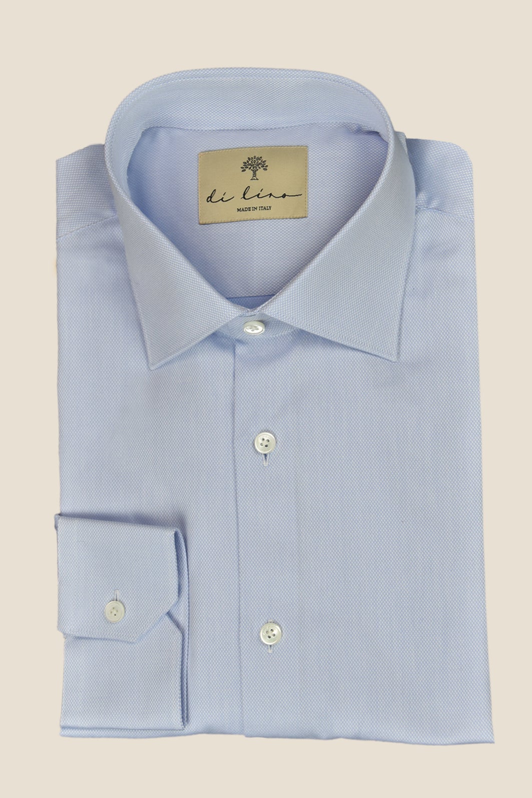 Light blue shirt made of organic cotton with a classic shark collar and casual cut - Made to order
