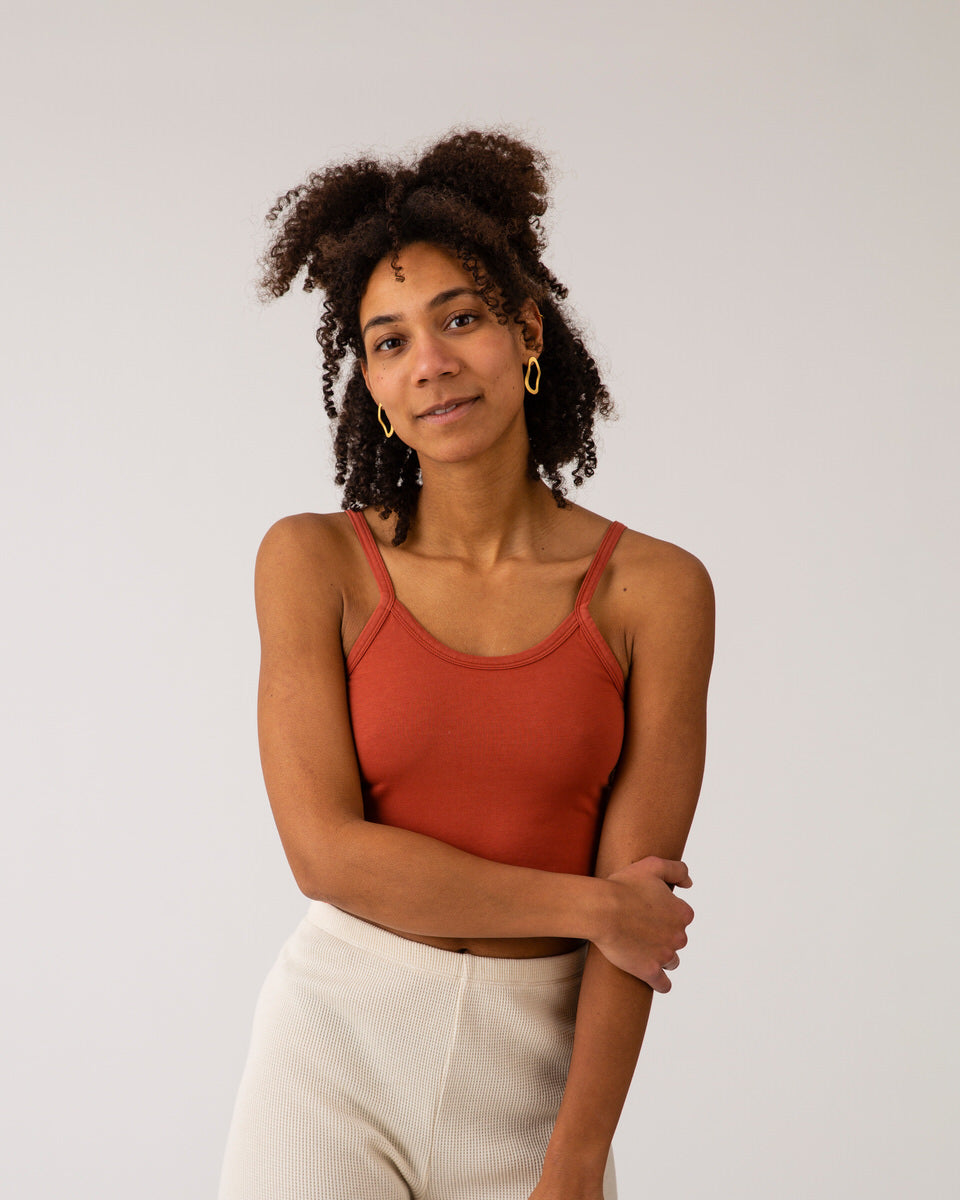 Red crop top rooibos made of organic cotton by Matona