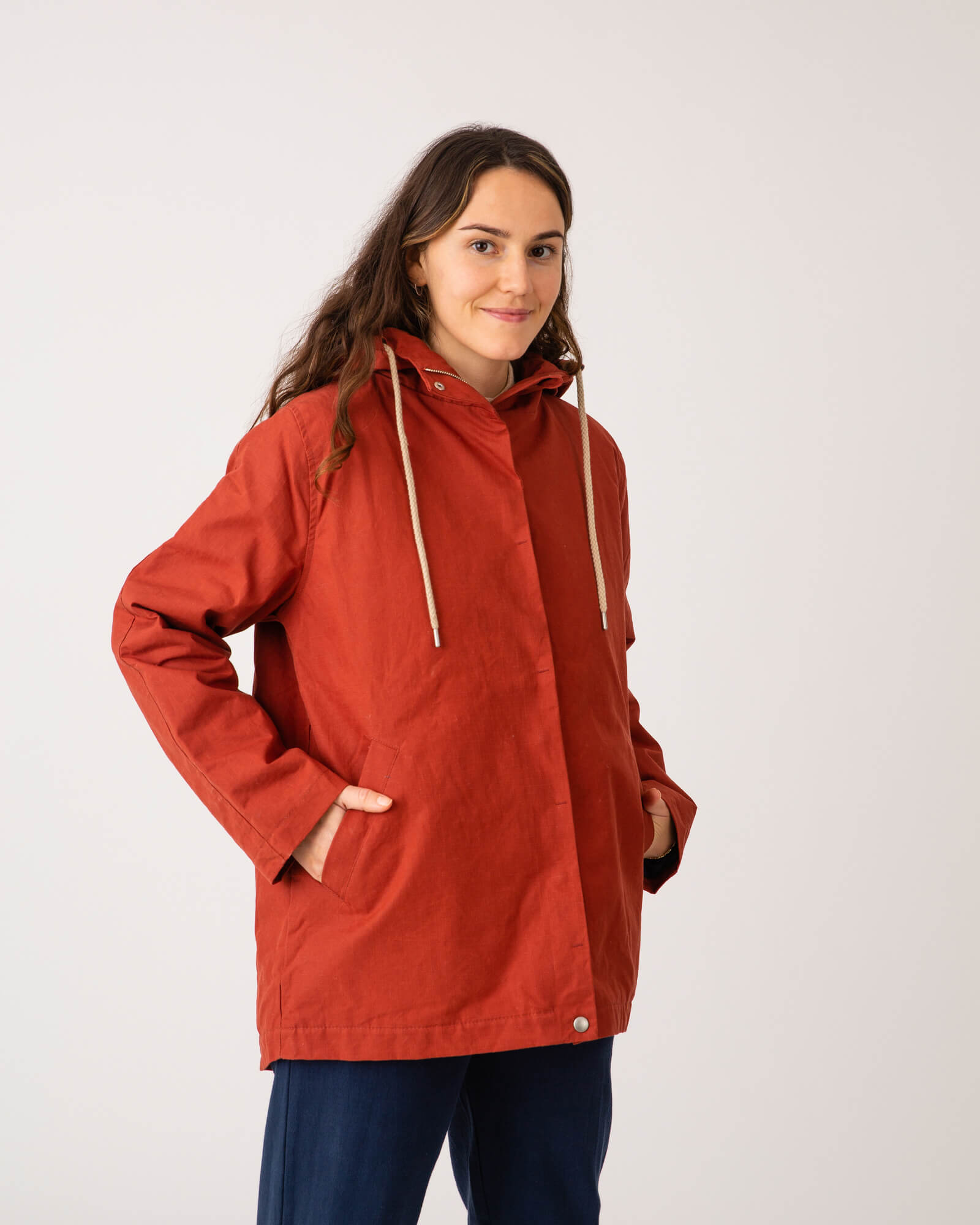 Rote, gewachste Jacke brick aus Bio-Baumwolle von Matona