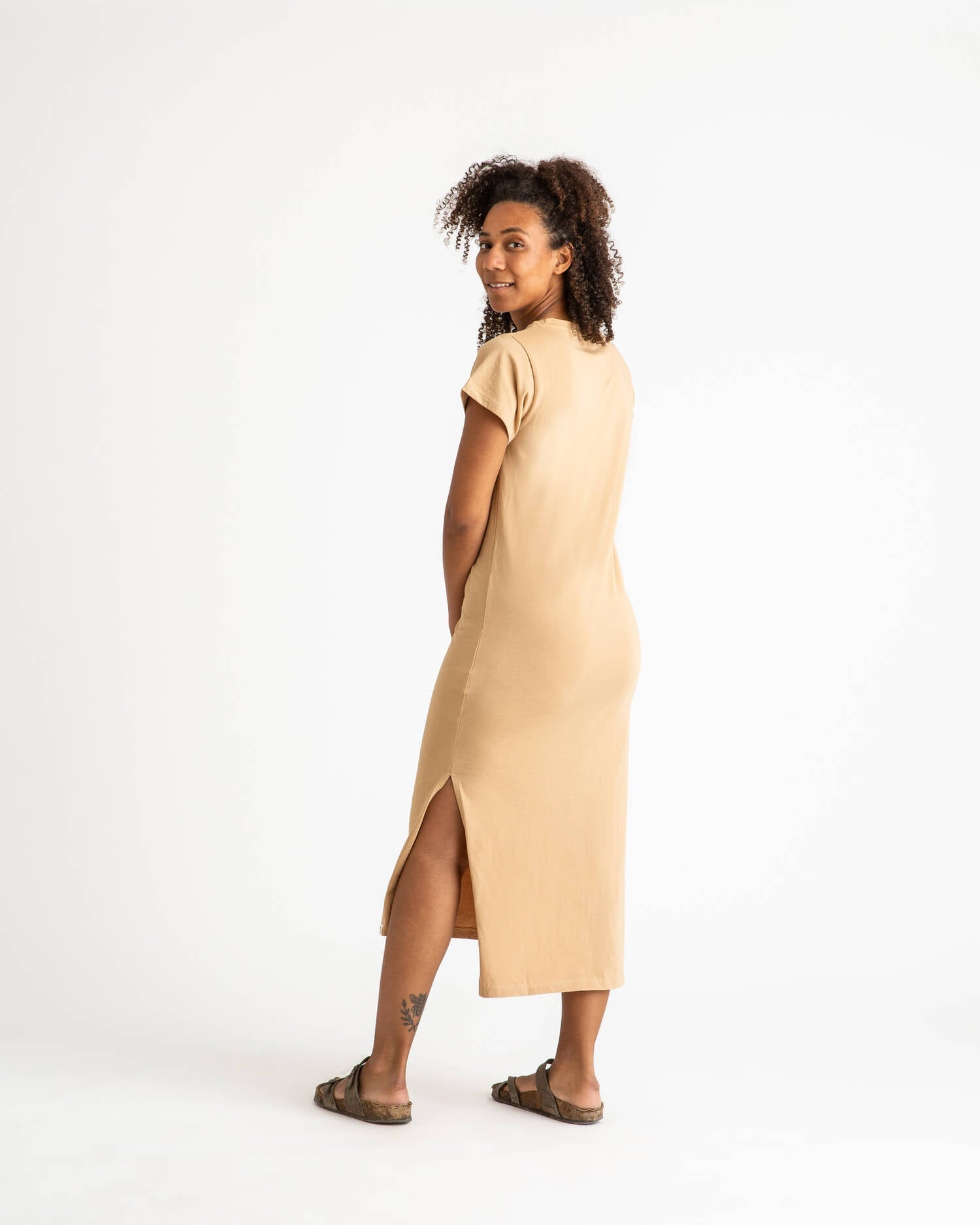Light brown, short-sleeved dress made of organic cotton from Matona