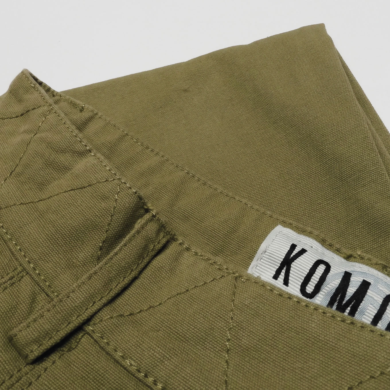 Pantalon vert kaki Olia en coton 100% biologique de Komodo