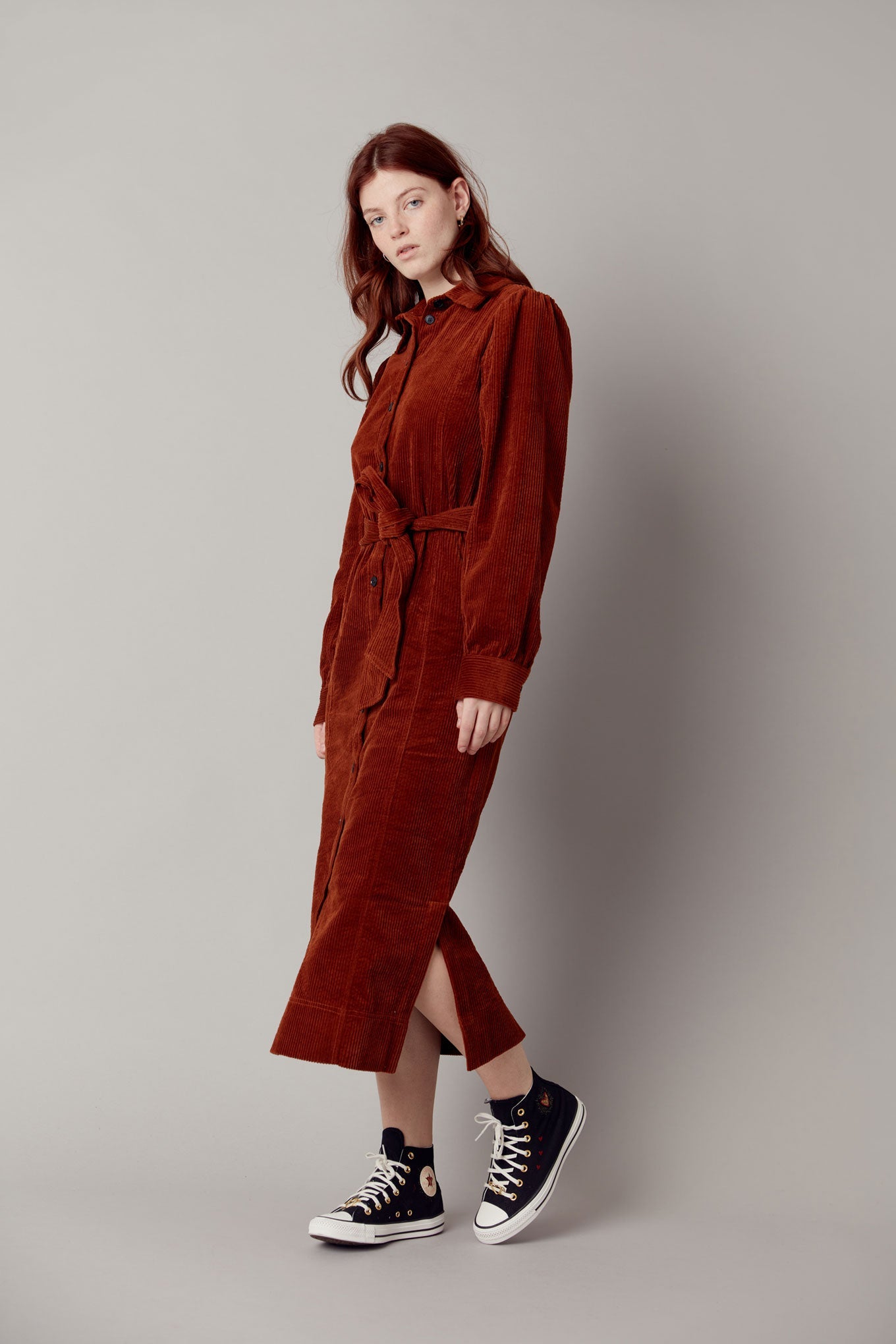 Robe longue en velours côtelé rouge-marron REINA en coton 100% biologique de Komodo