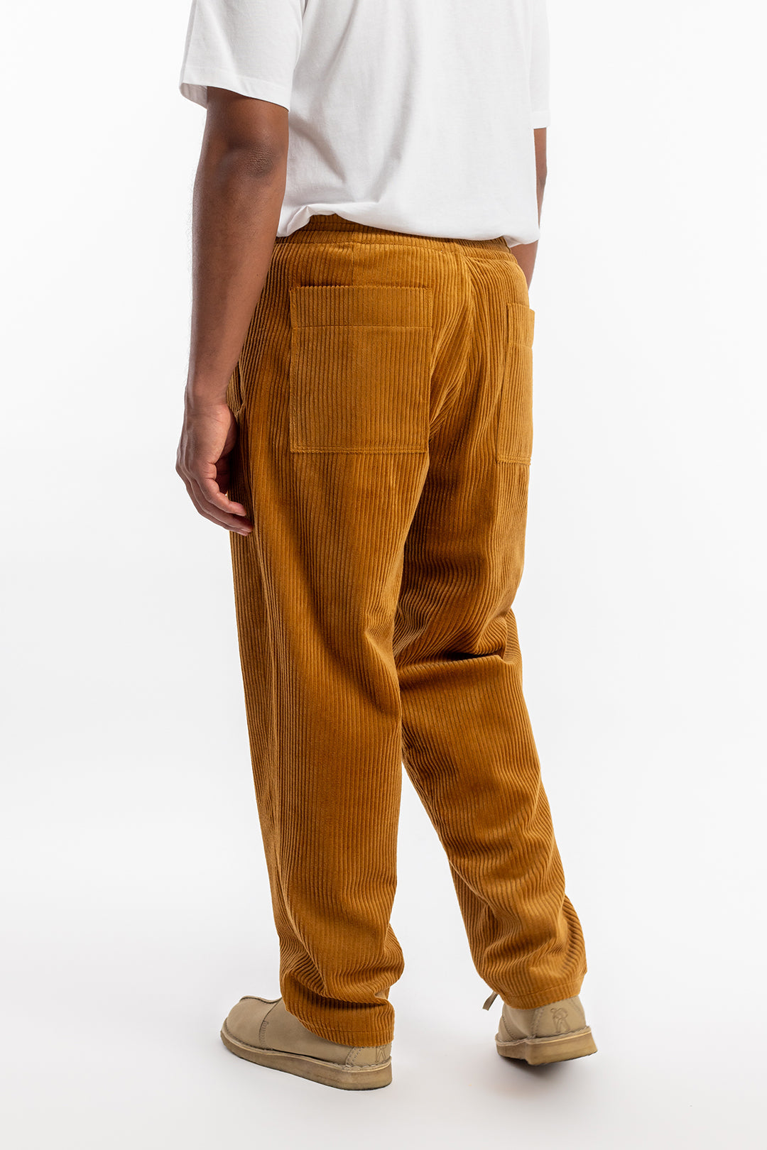 Pantalon en velours côtelé couleur caramel en coton 100% biologique de Rotholz