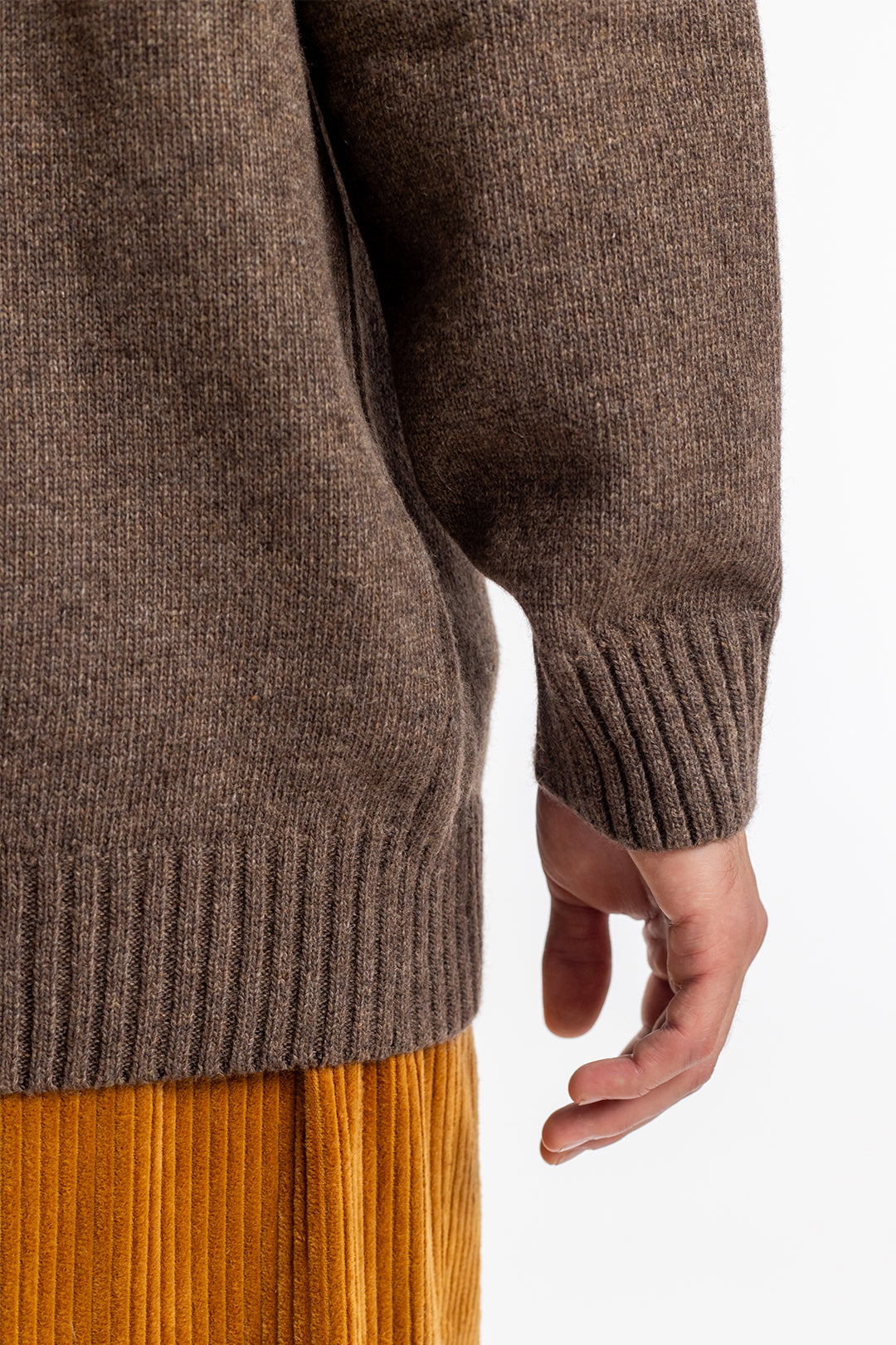 Brown cardigan knit made from recycled wool from Rotholz