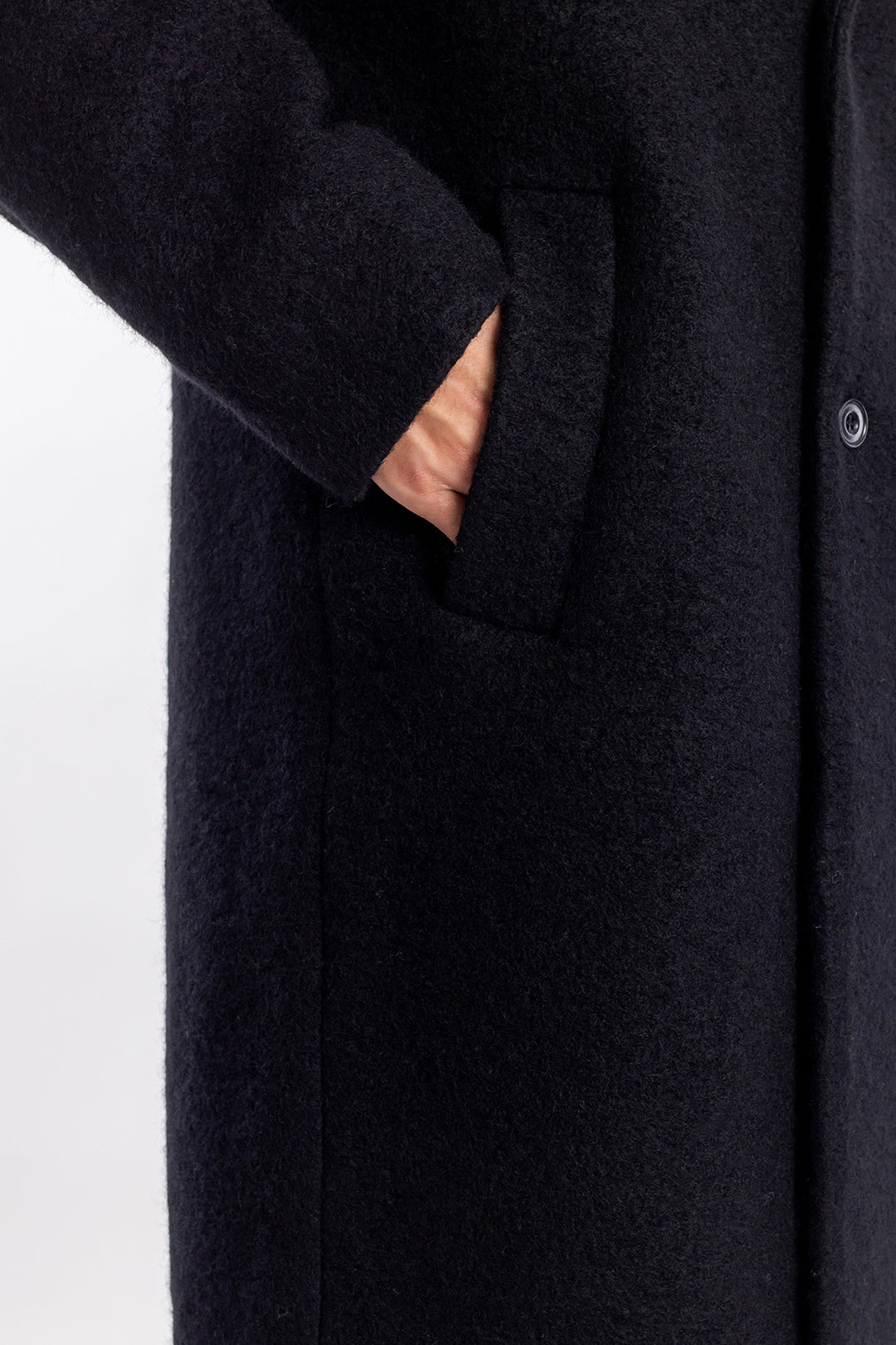 Manteau noir en laine biologique mélangée