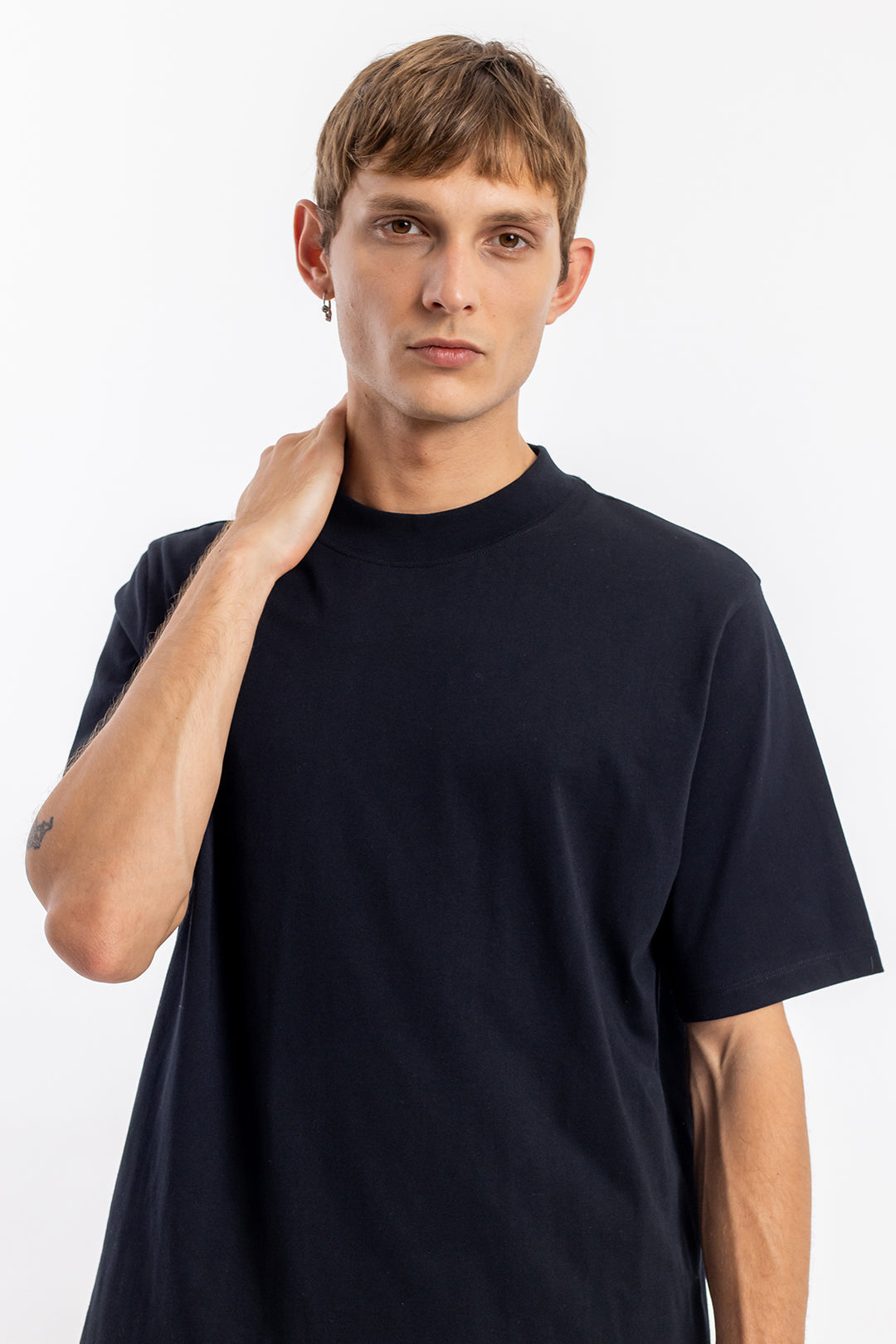 Schwarzes, kurzärmliges T-Shirt aus Bio Baumwolle von Rotholz