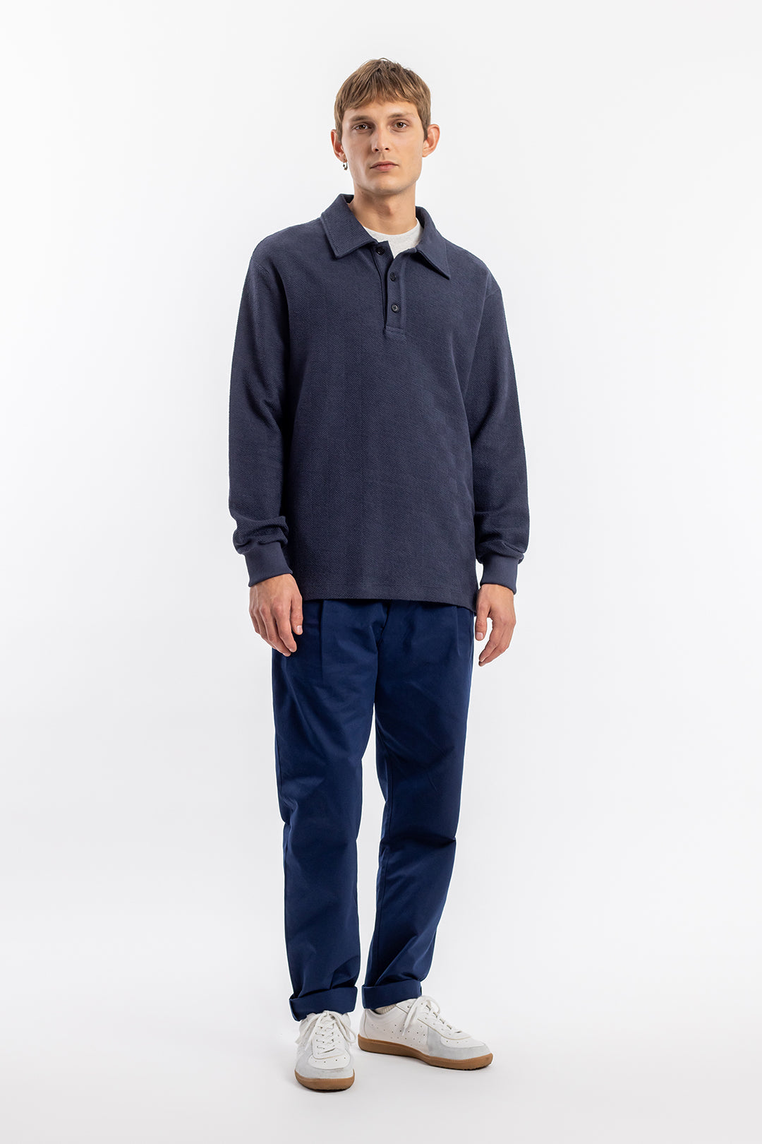 Dunkelblaues, langärmliges Polo Shirt aus Bio-Baumwolle von Rotholz