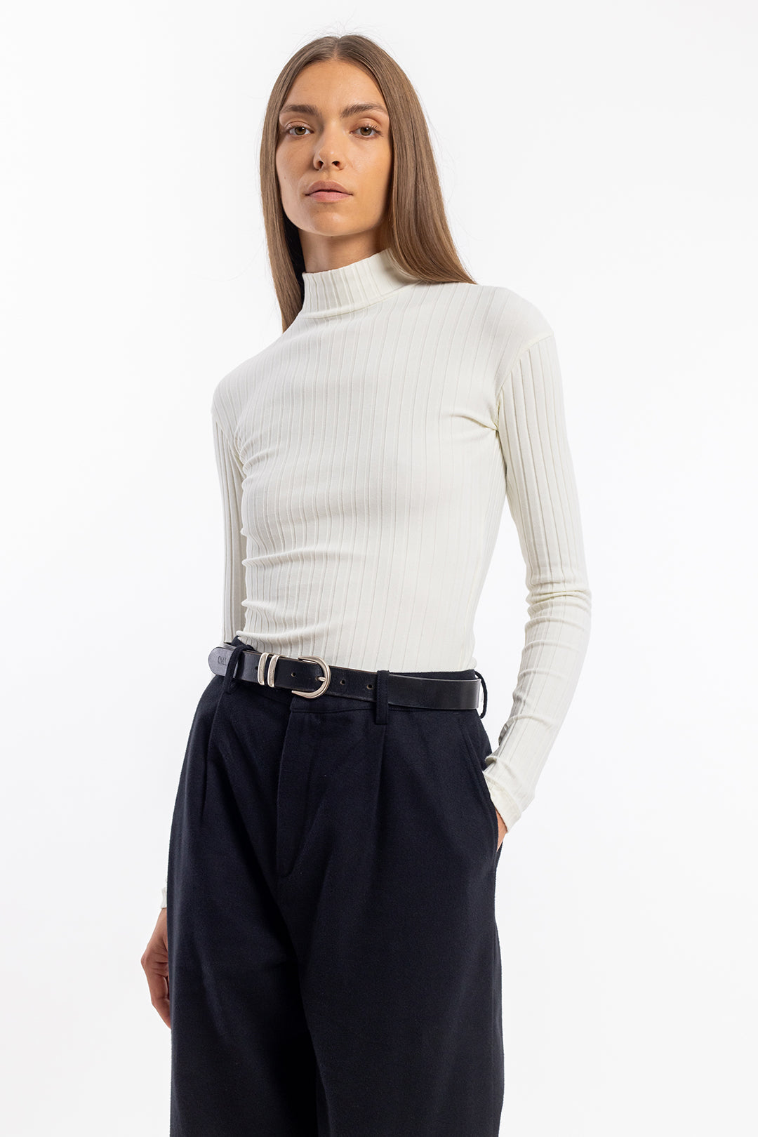 White, ribbed long-sleeved shirt made of organic cotton from Rotholz