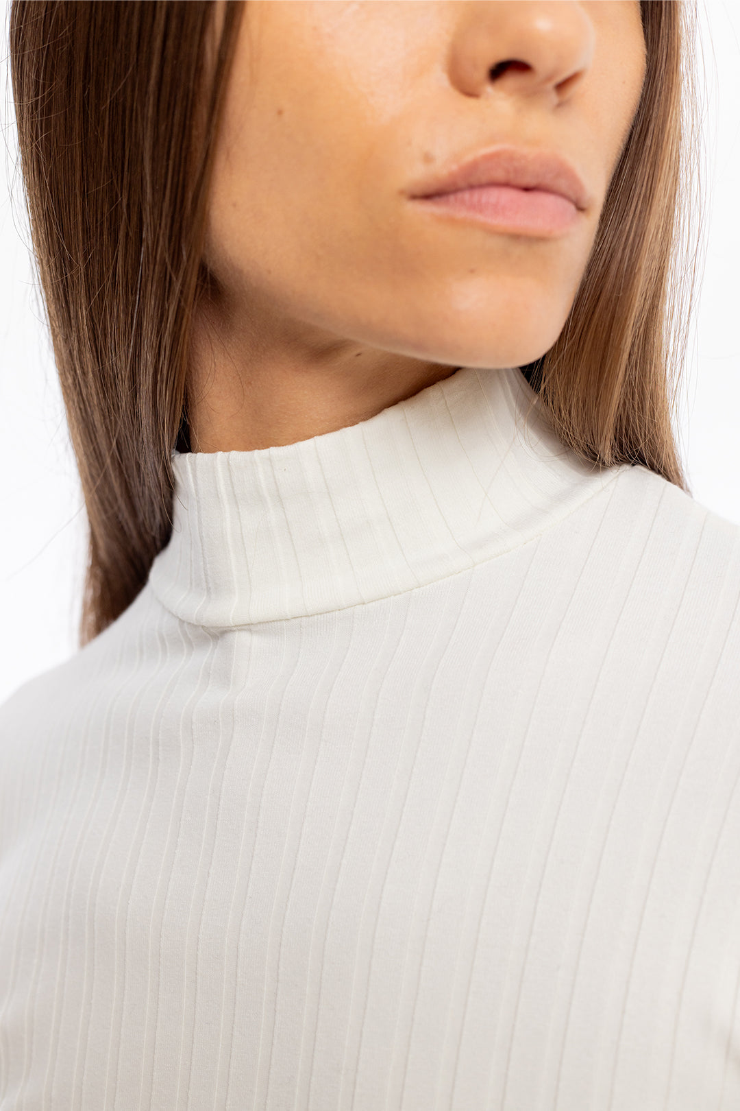 White, ribbed long-sleeved shirt made of organic cotton from Rotholz