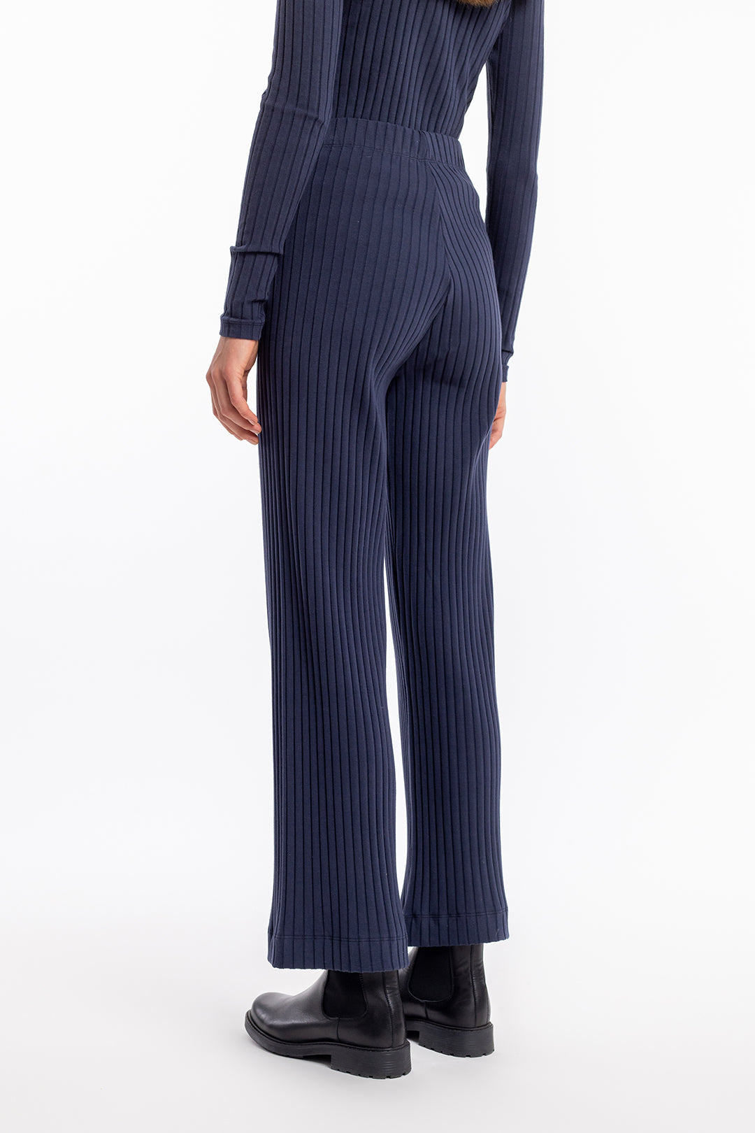 Dark blue, ribbed trousers made of organic cotton from Rotholz