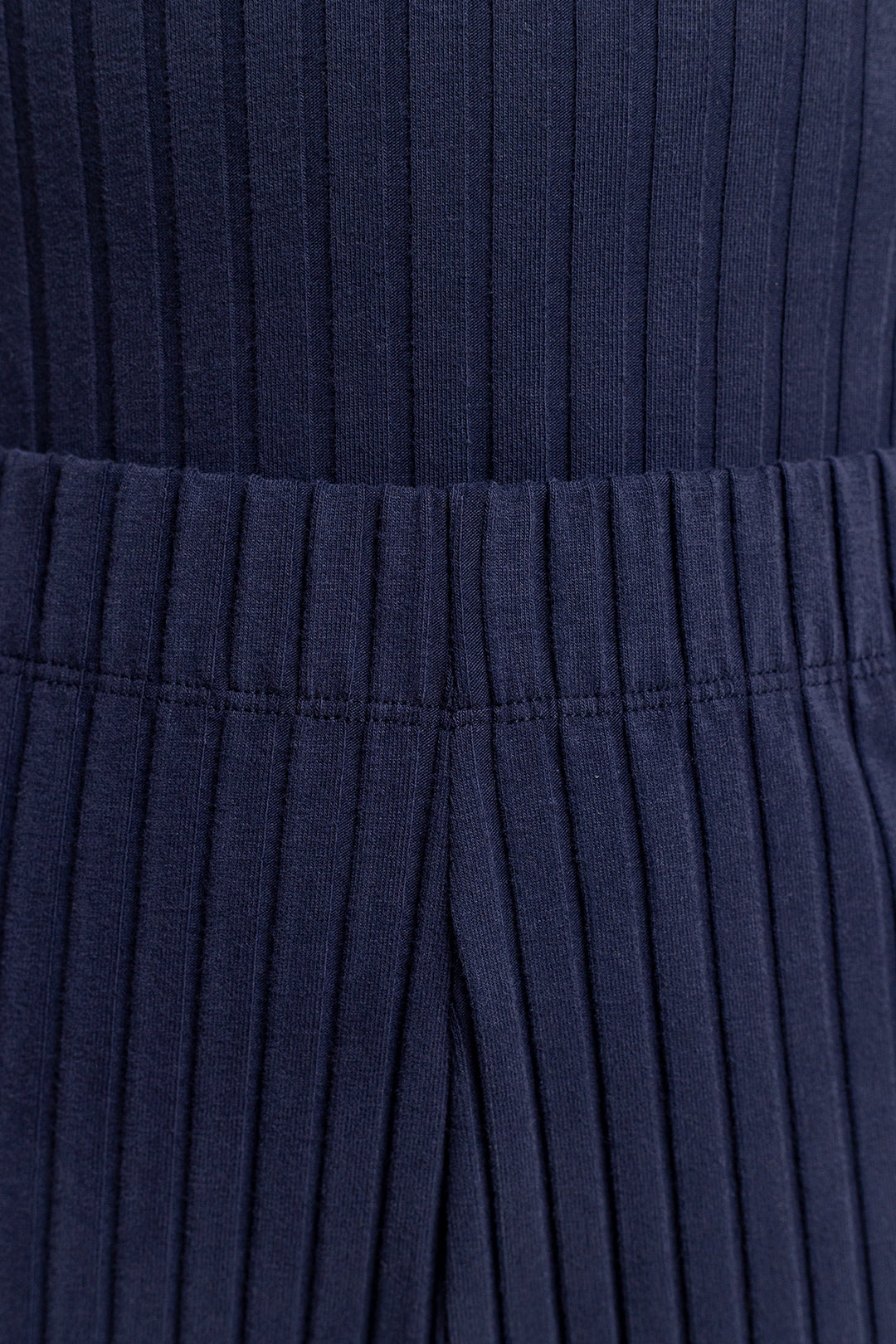 Dark blue, ribbed trousers made of organic cotton from Rotholz