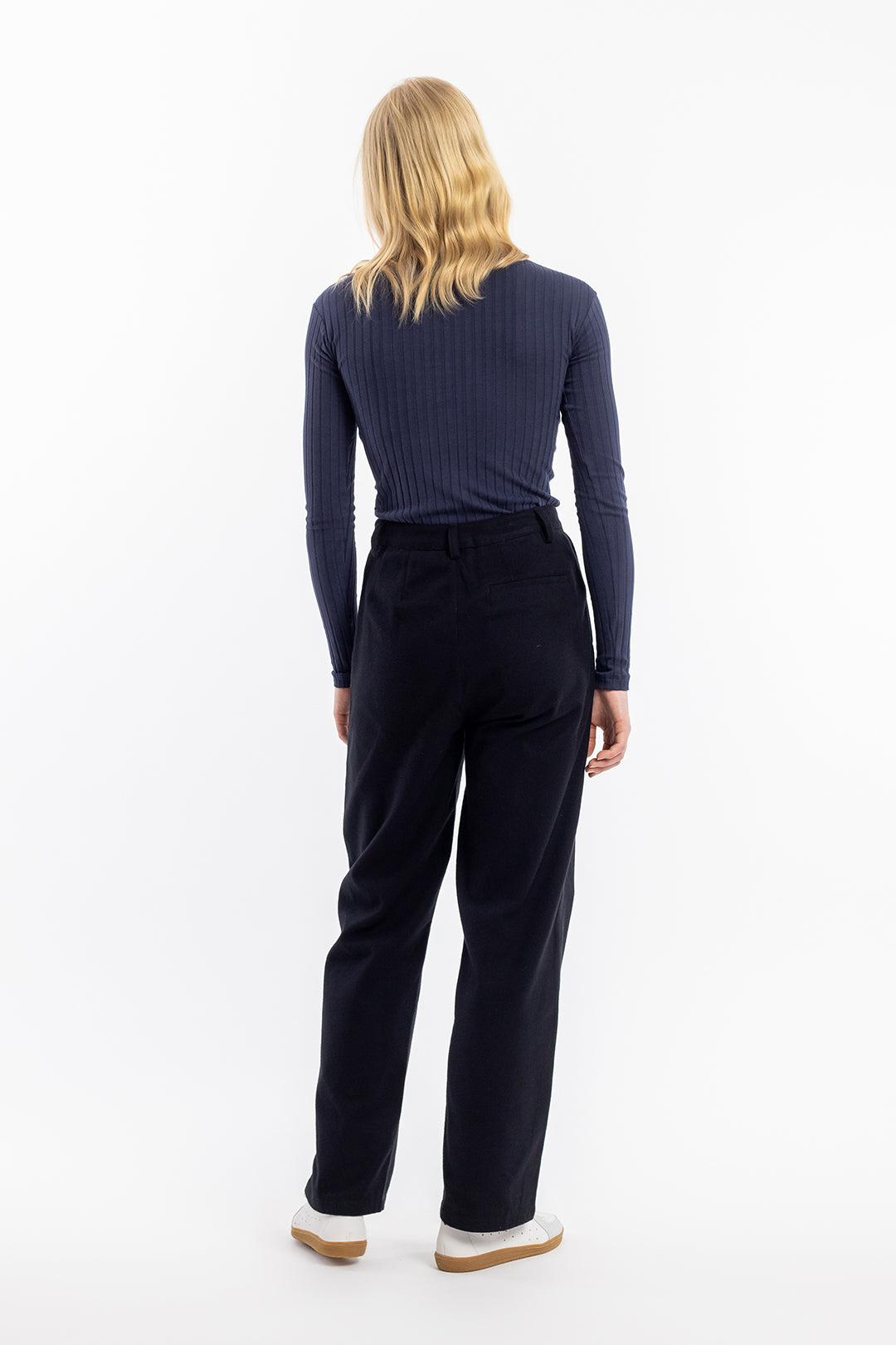 Dark blue, ribbed long-sleeved shirt made of organic cotton from Rotholz