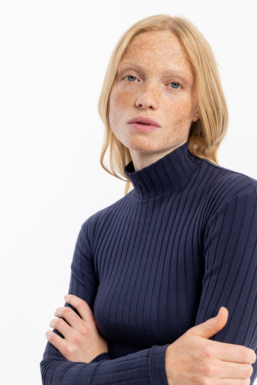 Dark blue, ribbed long-sleeved shirt made of organic cotton from Rotholz