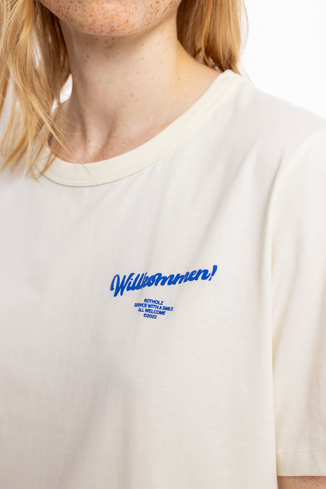 Weisses T-Shirt Willkommen Print aus 100% Bio Baumwolle von Rotholz