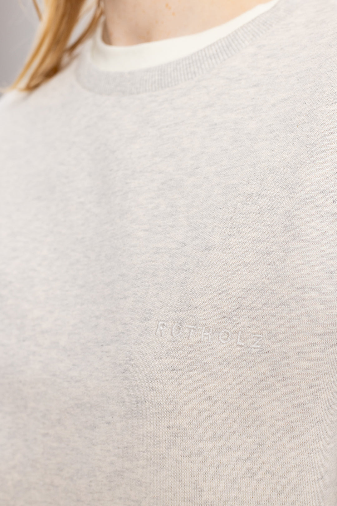 Light gray sweater logo made of organic cotton from Rotholz