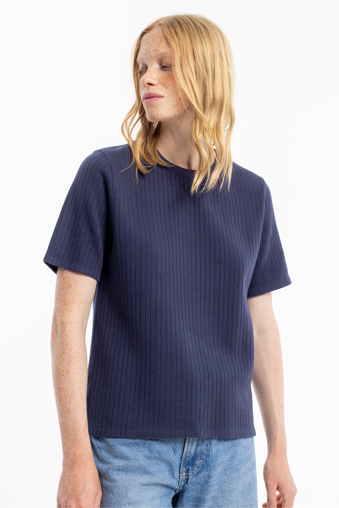 Dunkelblaues, geripptes T-Shirt aus 100% Bio-Baumwolle von Rotholz