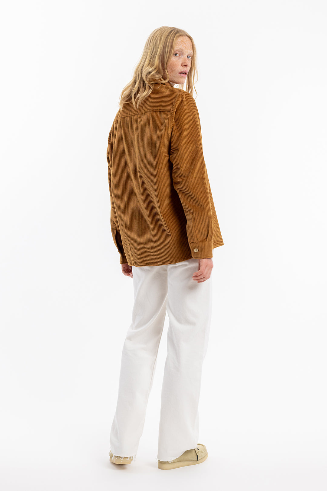 Brown corduroy shirt made from 100% organic cotton from Rotholz