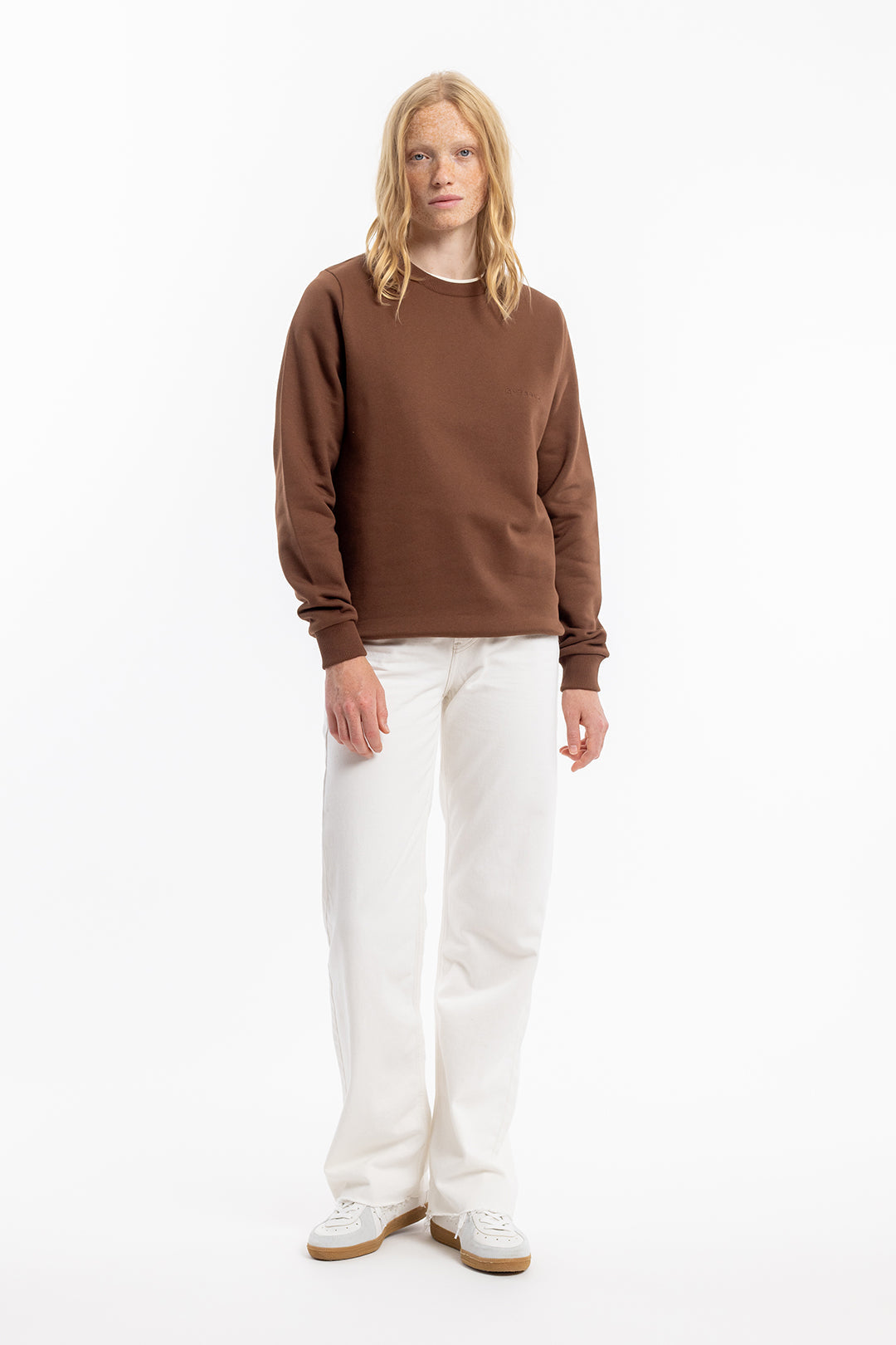 Brown sweater logo made of organic cotton from Rotholz