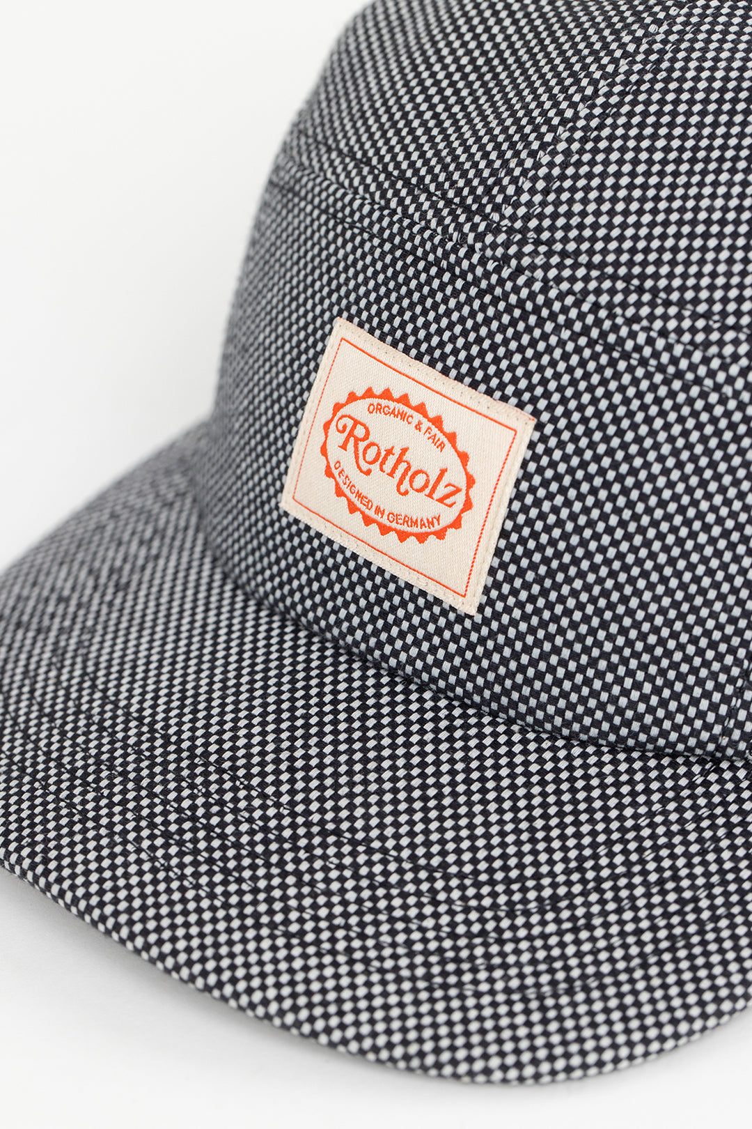 Black and white, checked retro 5-panel cap made of 100% organic cotton from Rotholz