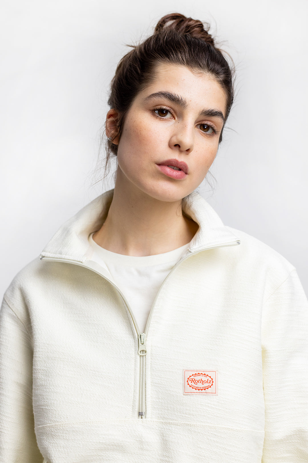 White zip-up sweatshirt Divided made of 100% cotton from Rotholz