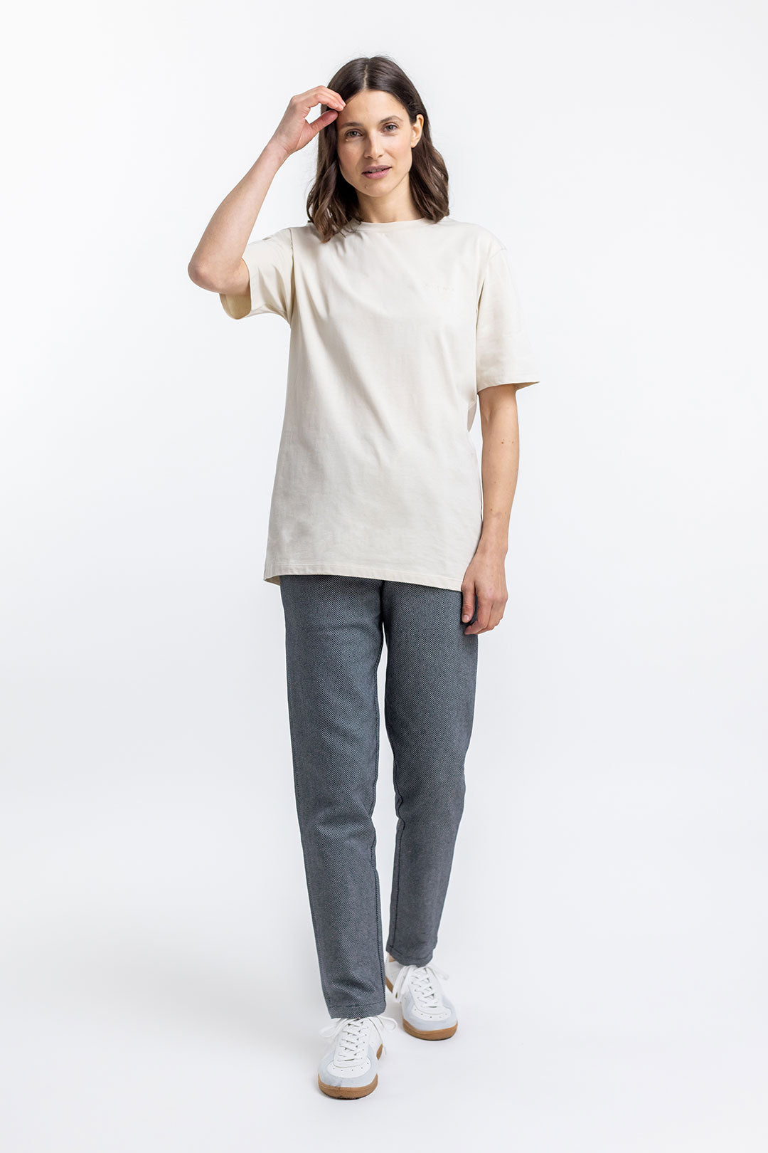 Beige T-shirt logo made from 100% organic cotton from Rotholz