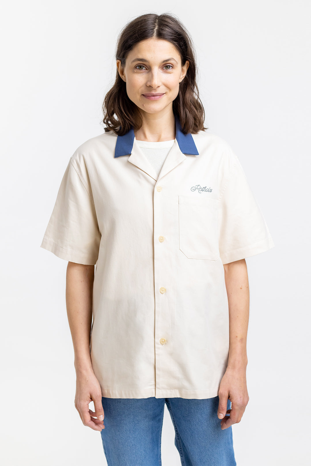 White, short-sleeved bowling shirt made from 100% organic cotton from Rotholz